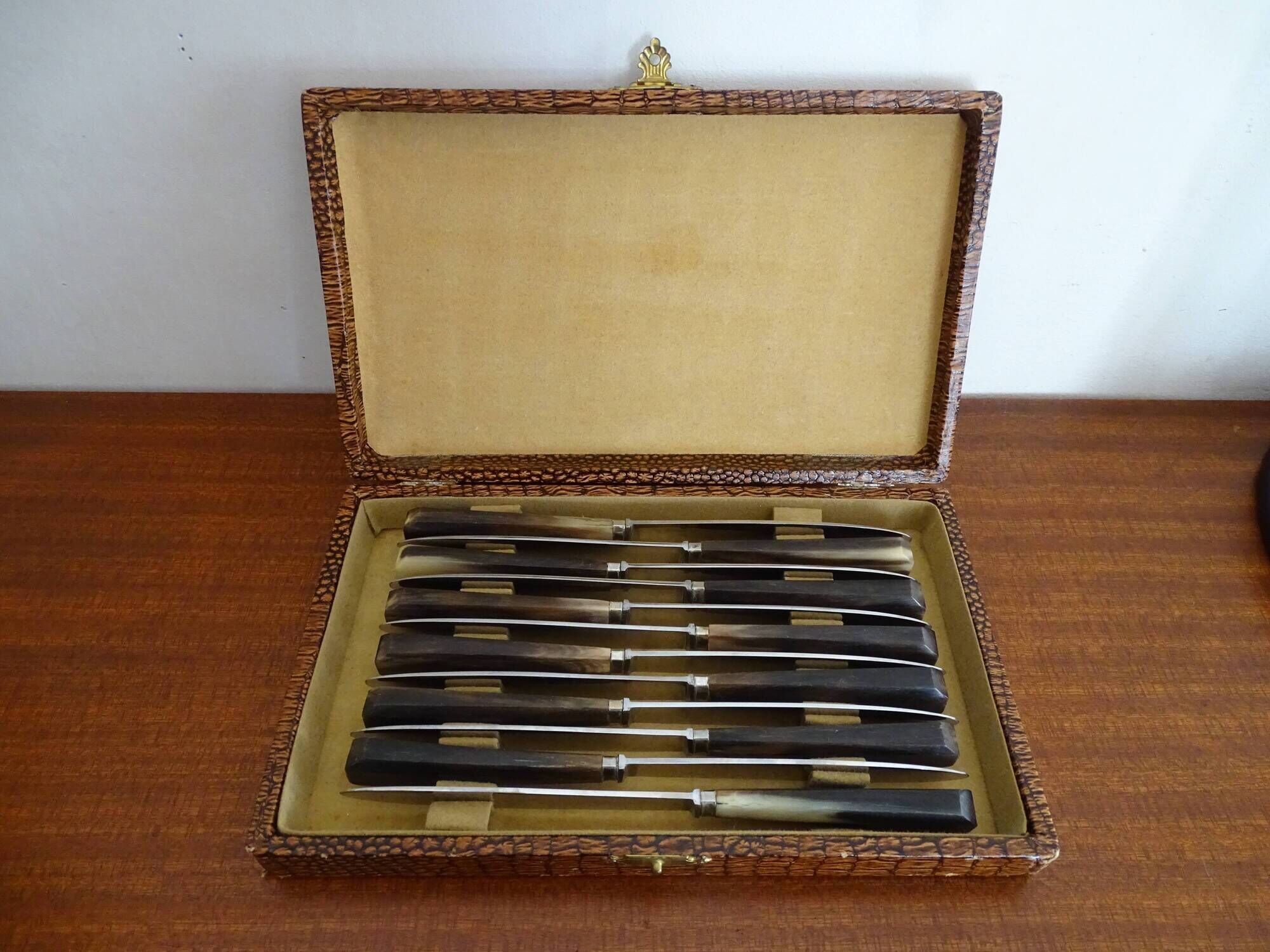 12 vintage Pradel cheese knives horn and stainless steel handles in case