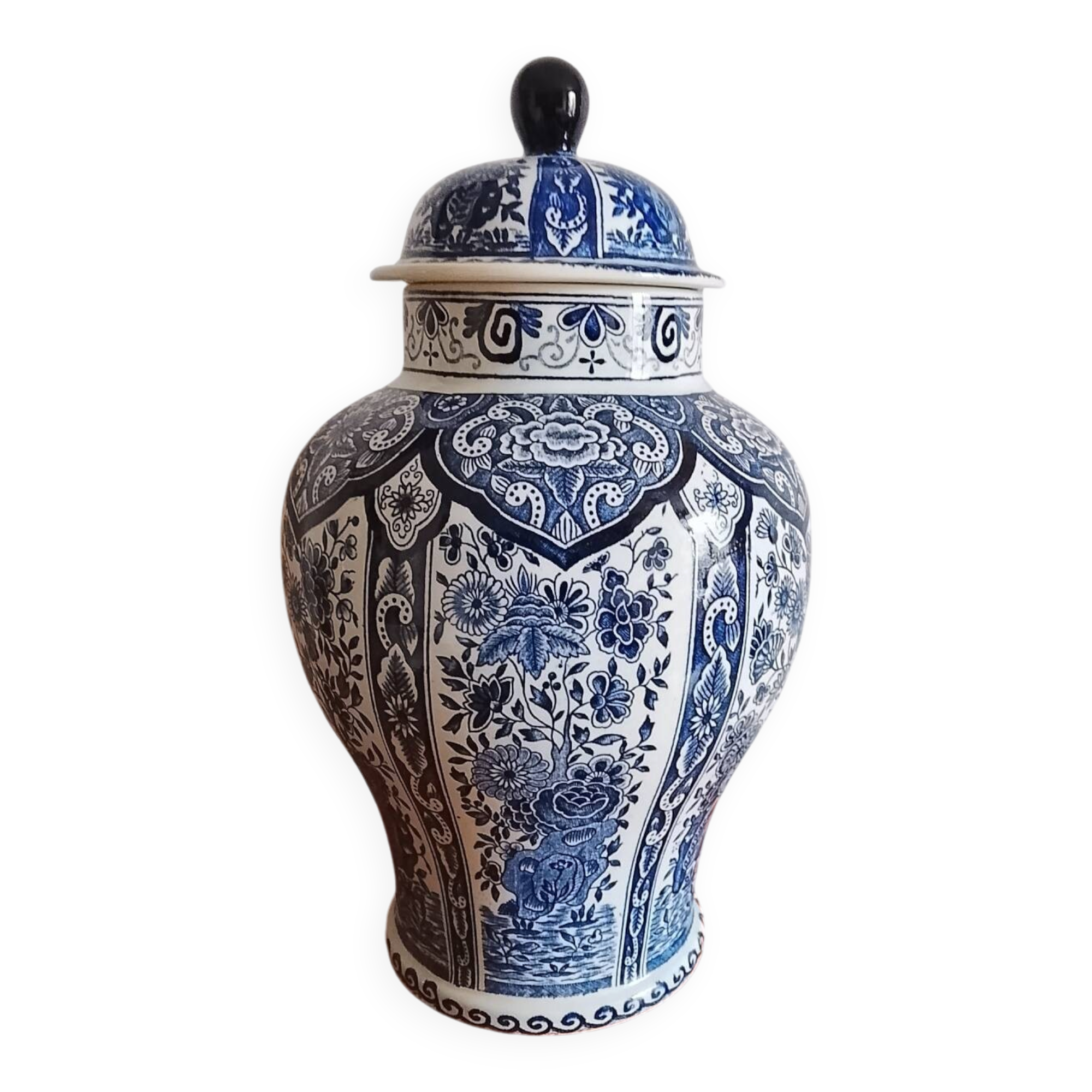 Vase with lid by Boch Delfts
