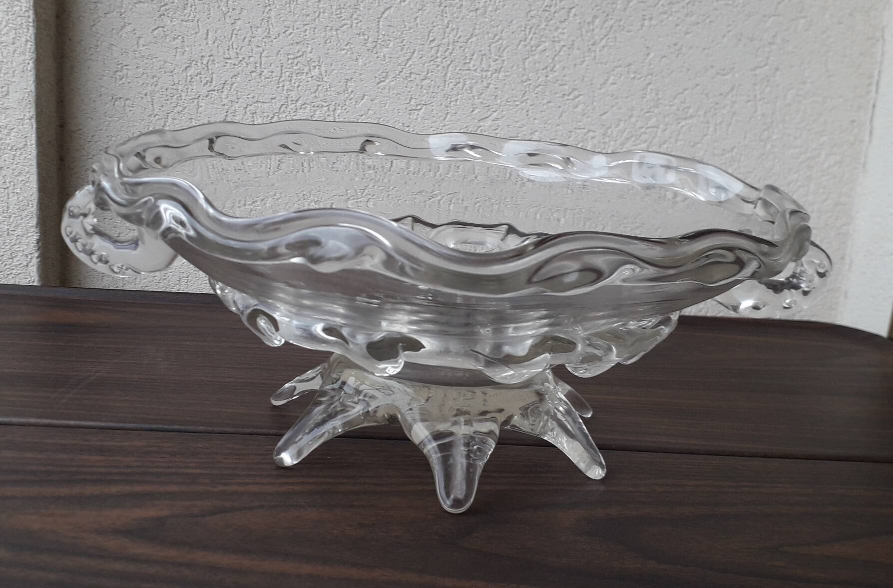 Glass fruit bowl