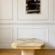 Table basse carré en marbre et travertin