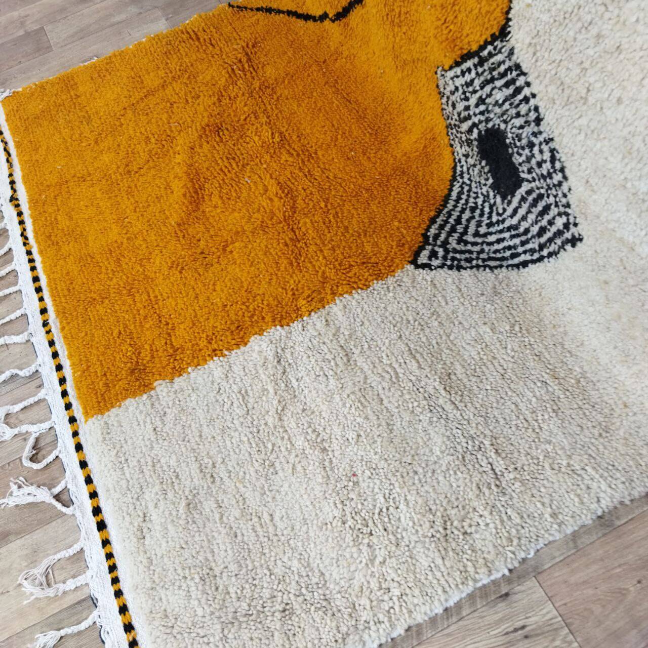 Handmade wool Berber rug 275 X 182 CM