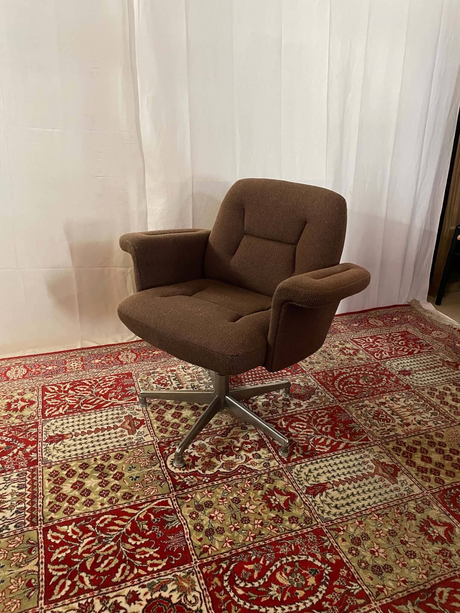 1970s swivel chair in tweed and chrome – 7 available