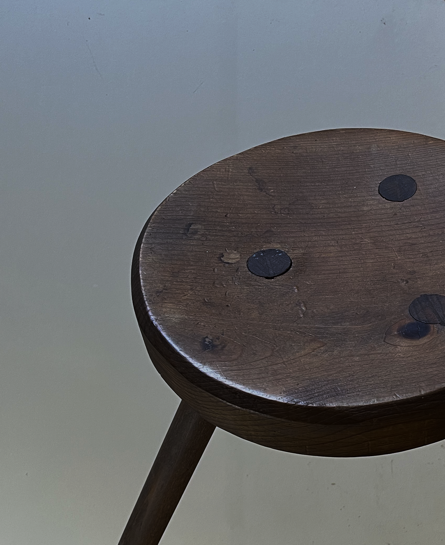 Tripod brutalist chair
