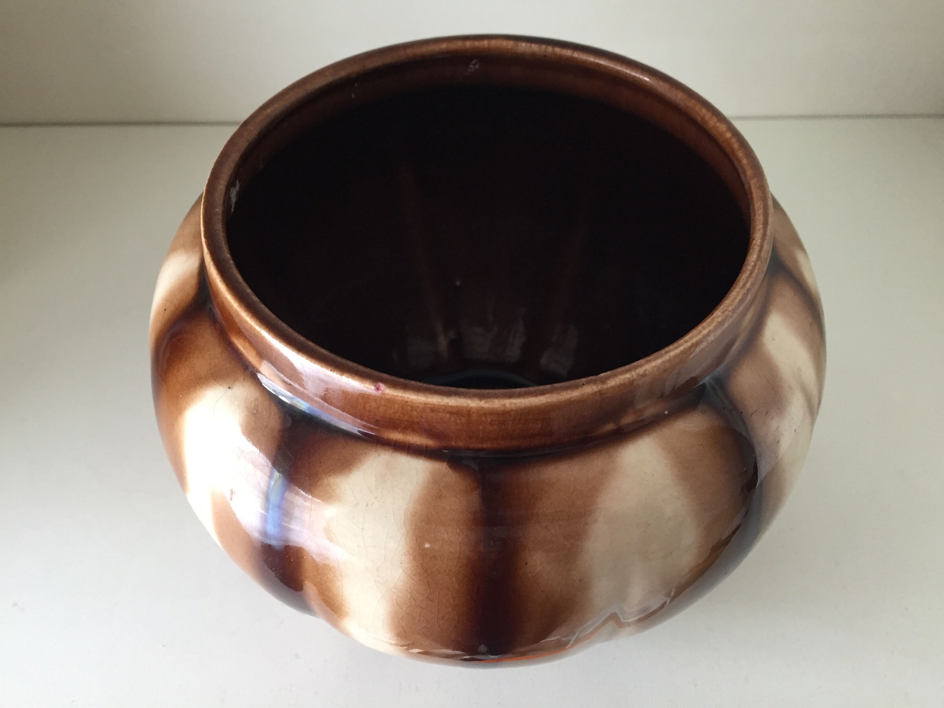 Art deco ceramic pot cover