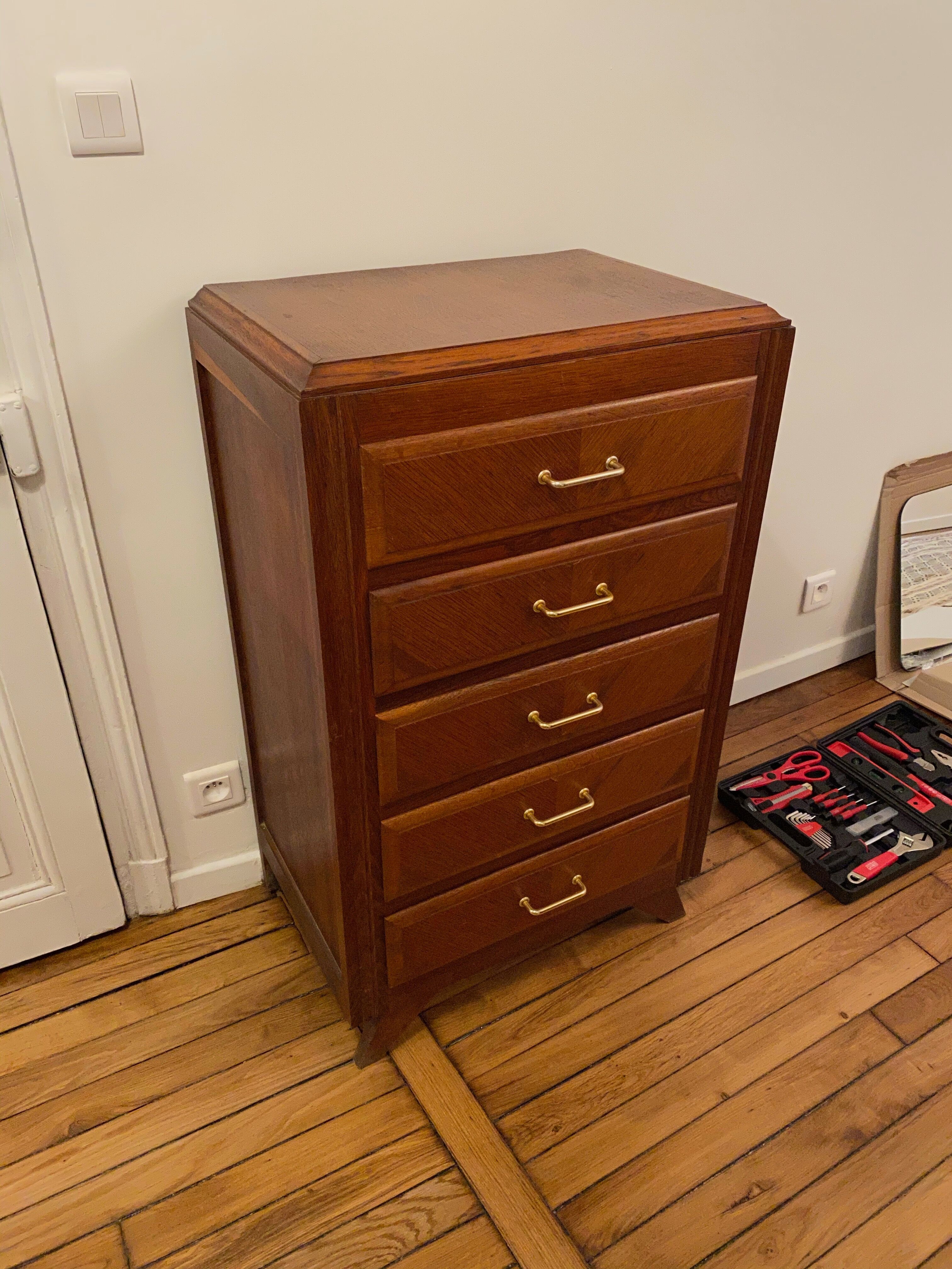 Chest of drawers