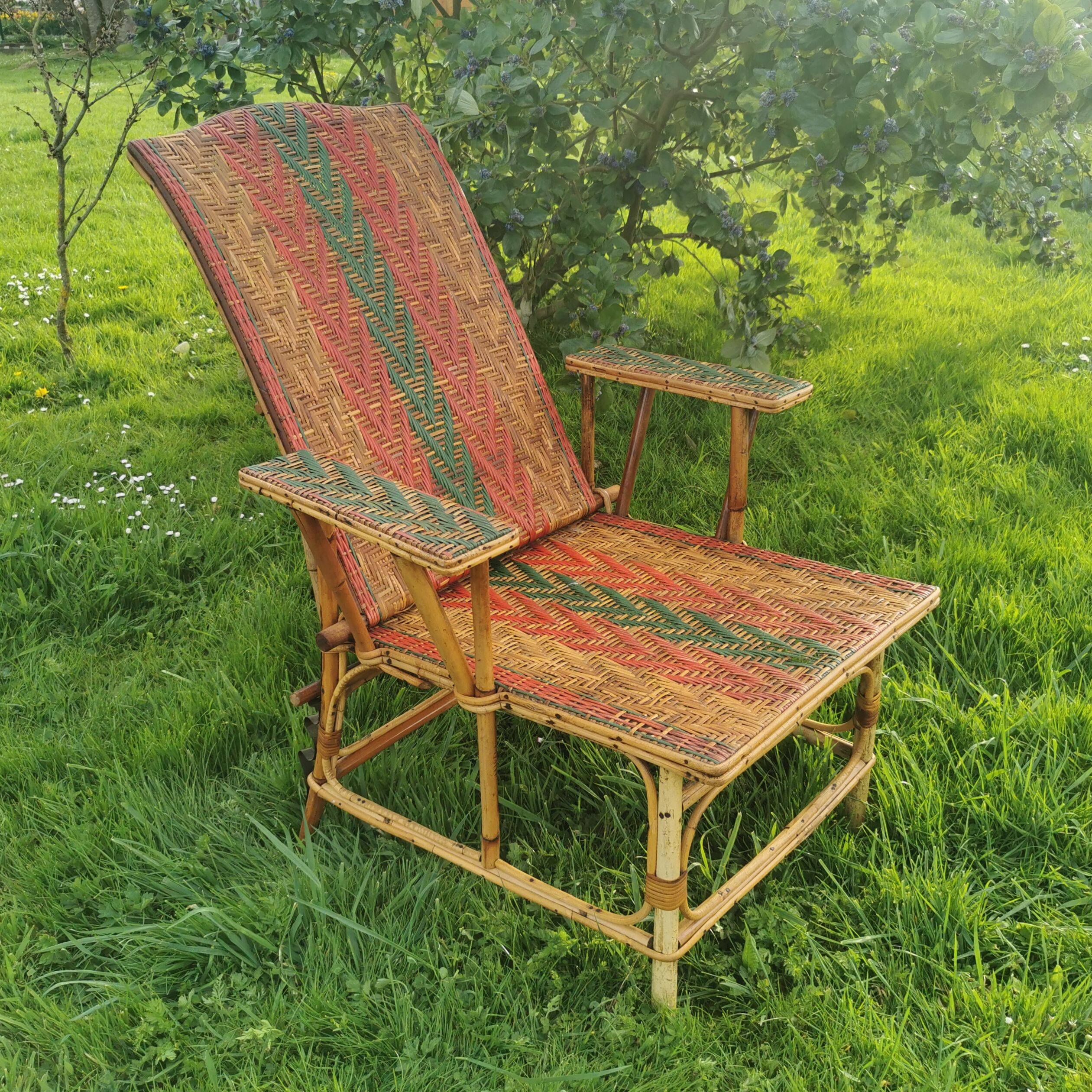 Rattan recliner