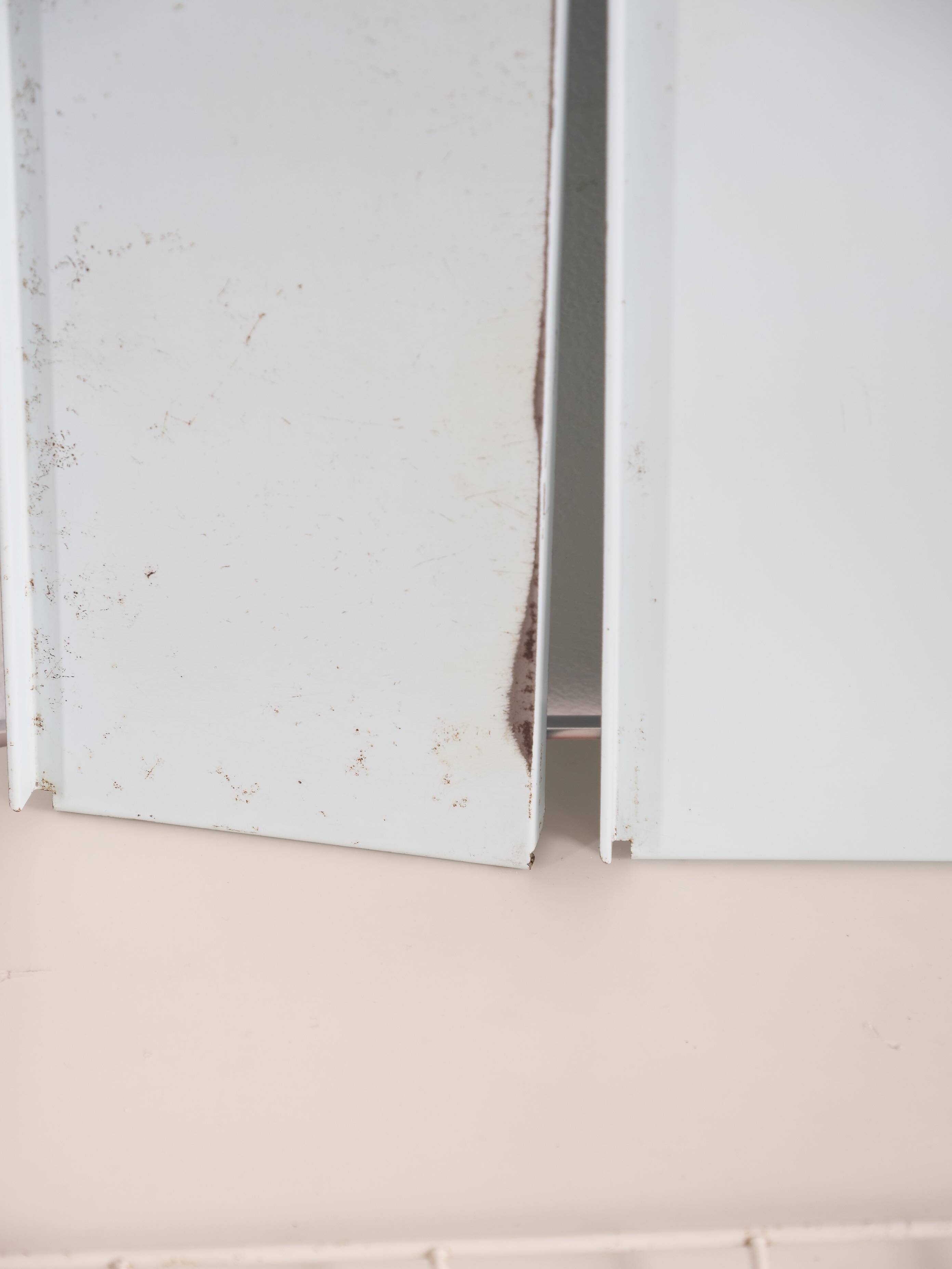 Compact tomado shelf with drawer