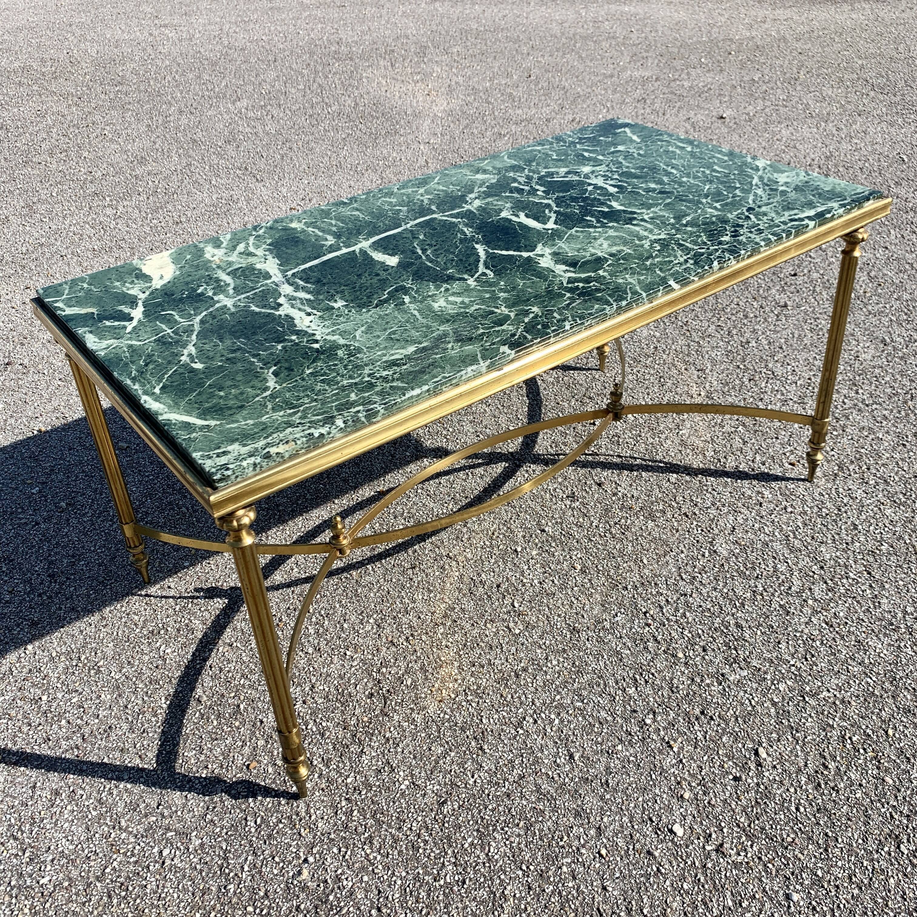 Table basse néoclassique laiton doré et marbre vert