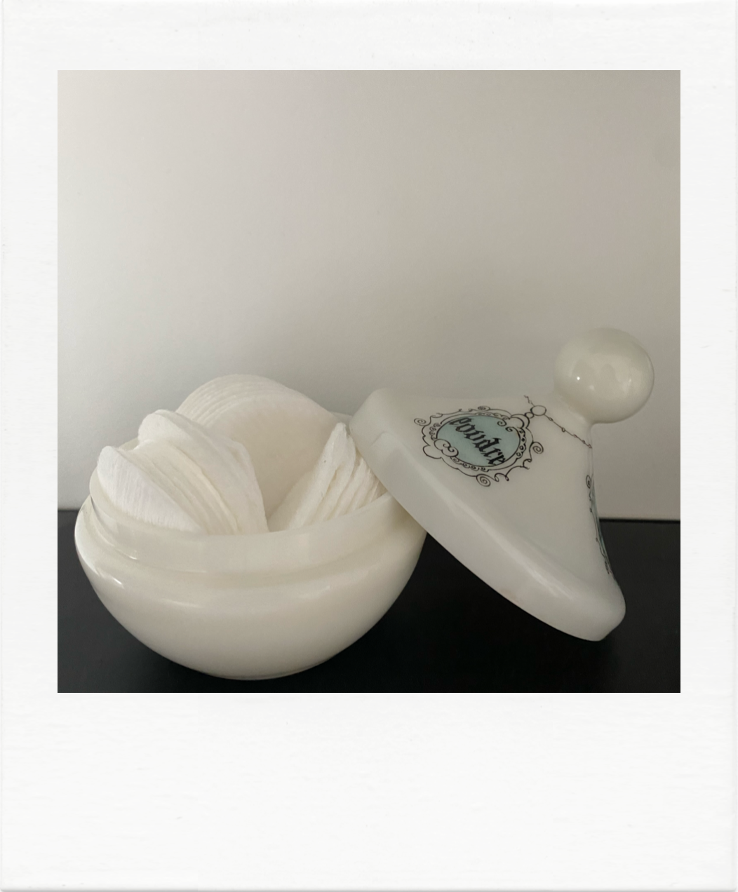 White opaline powder magazine