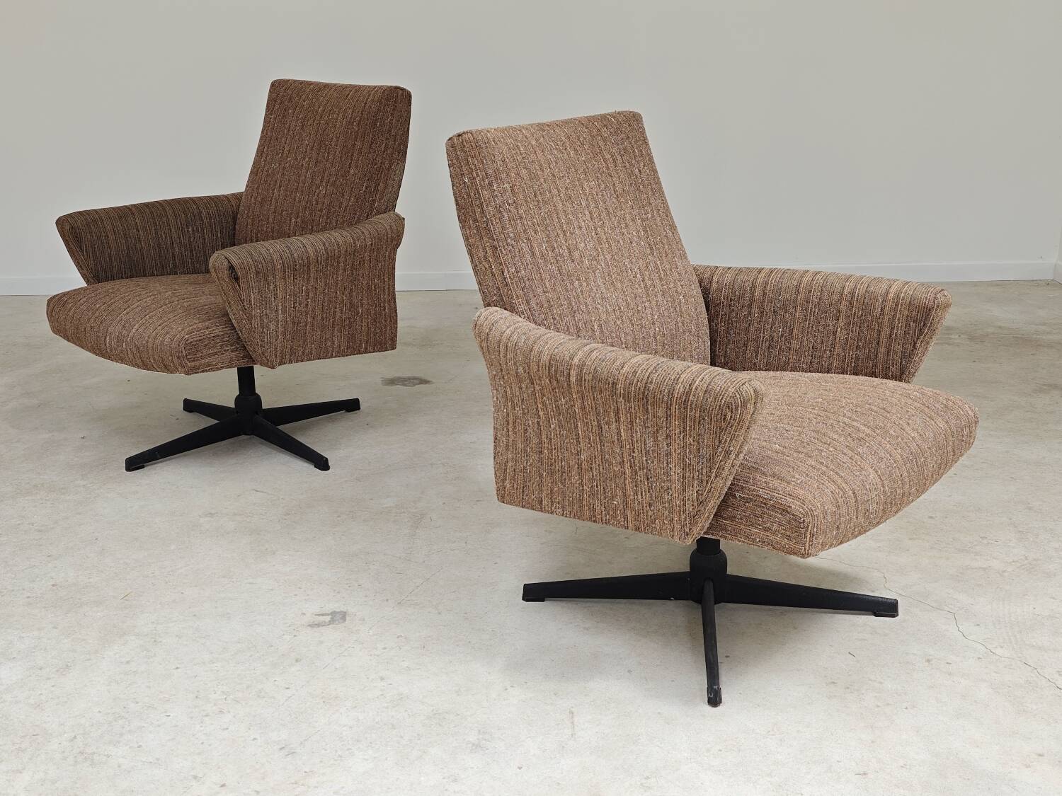 Paire de fauteuils pivotant Tchécoslovaquie 1960