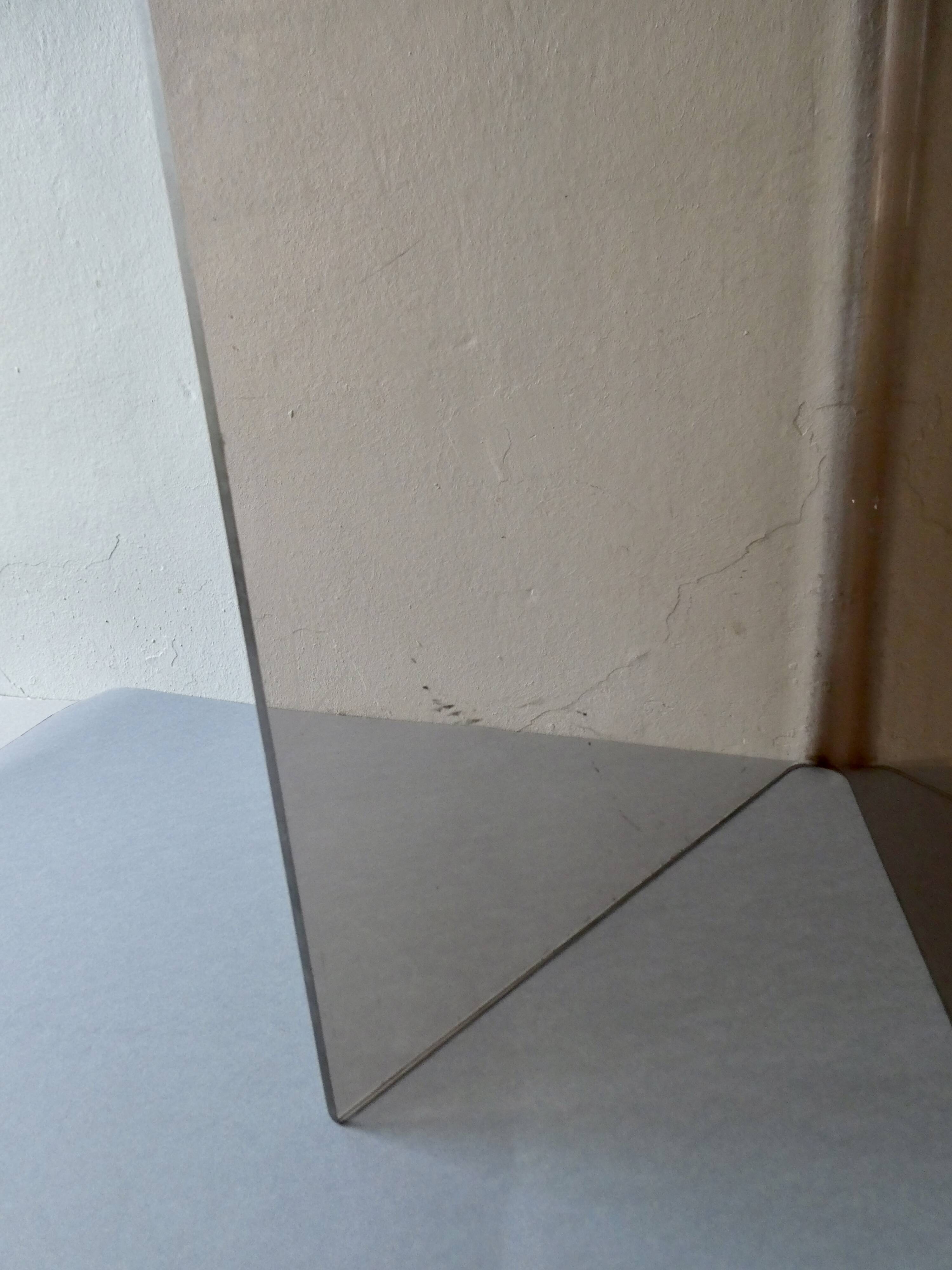 Review door in smoked Plexiglas, 70s, H 42 cm