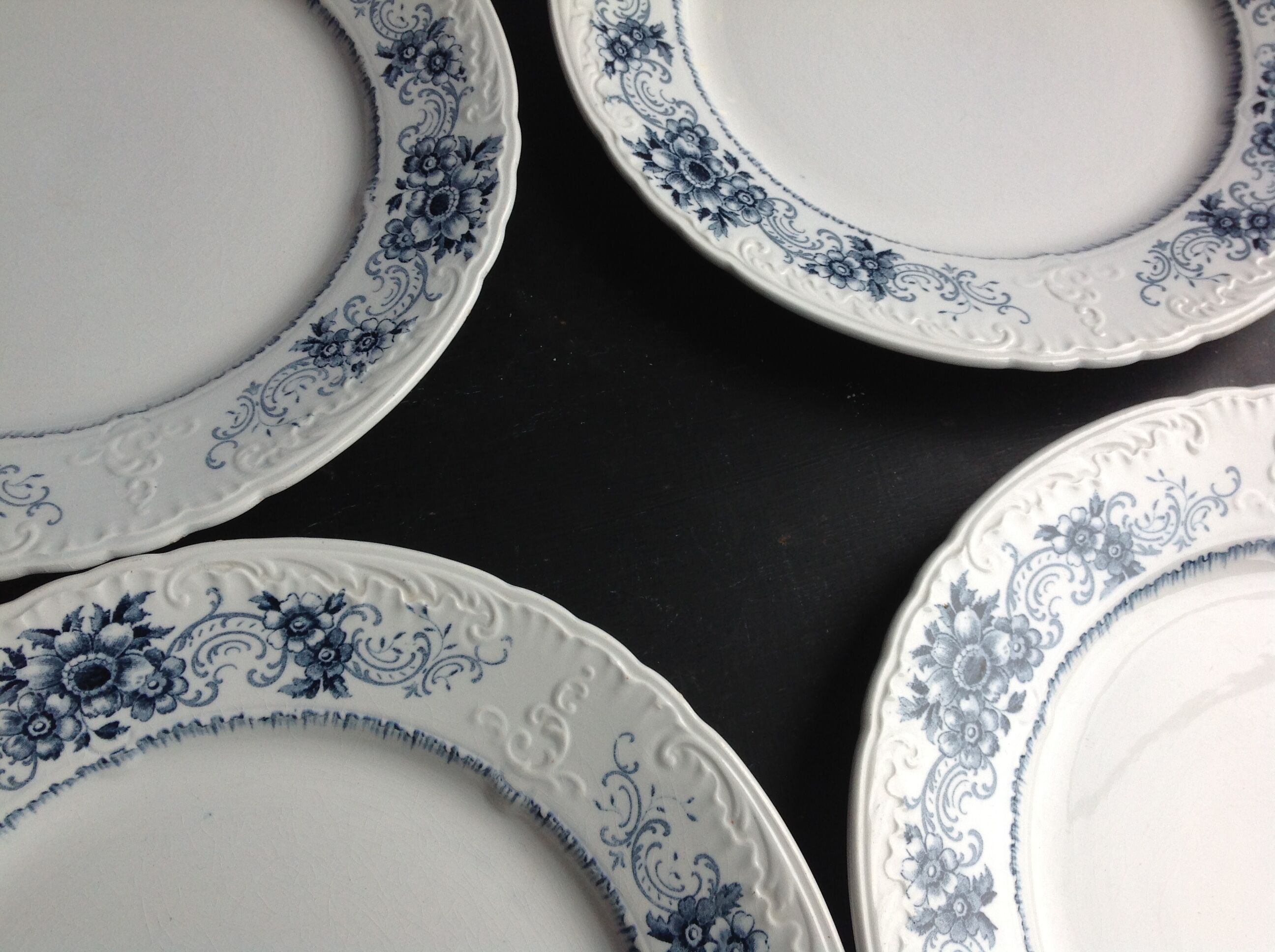 Set of 8 flat plates