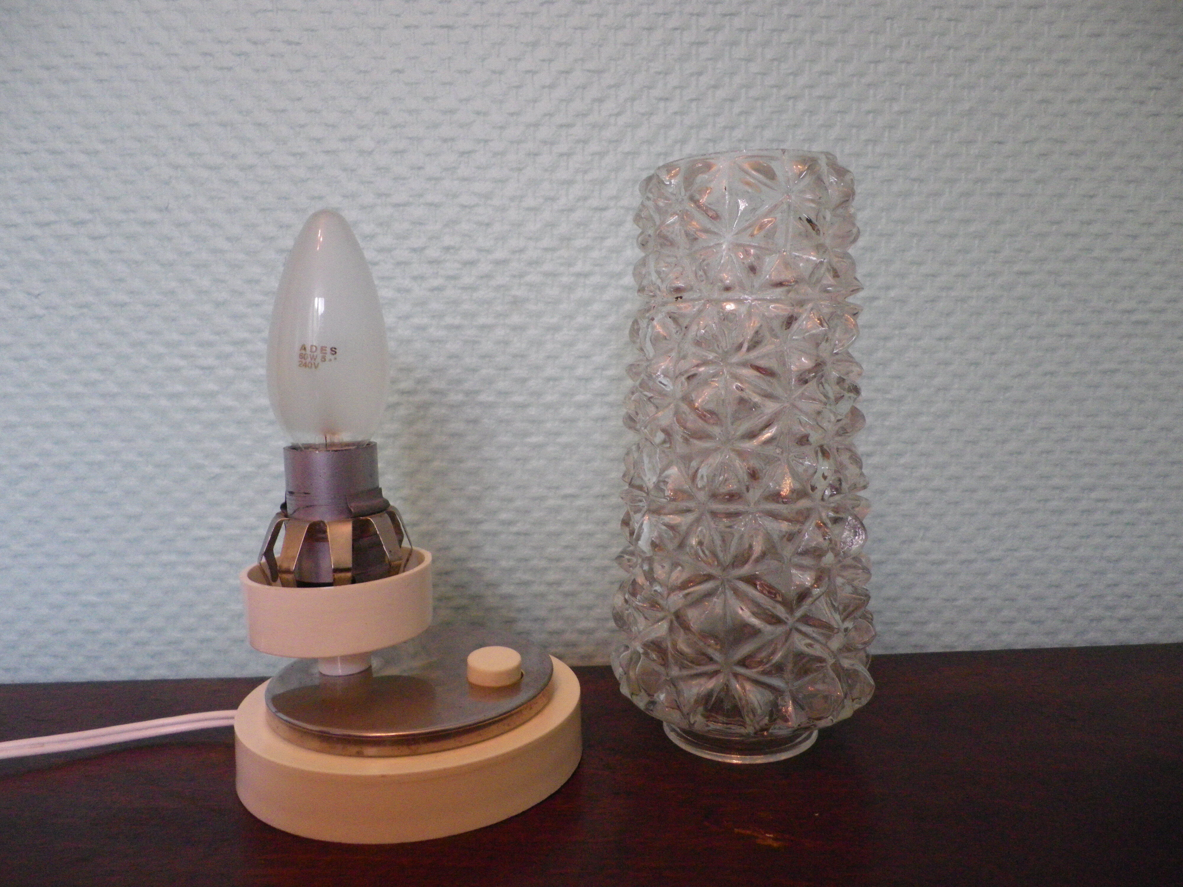 2 Vintage cathedral glass bedside lamps - 50s