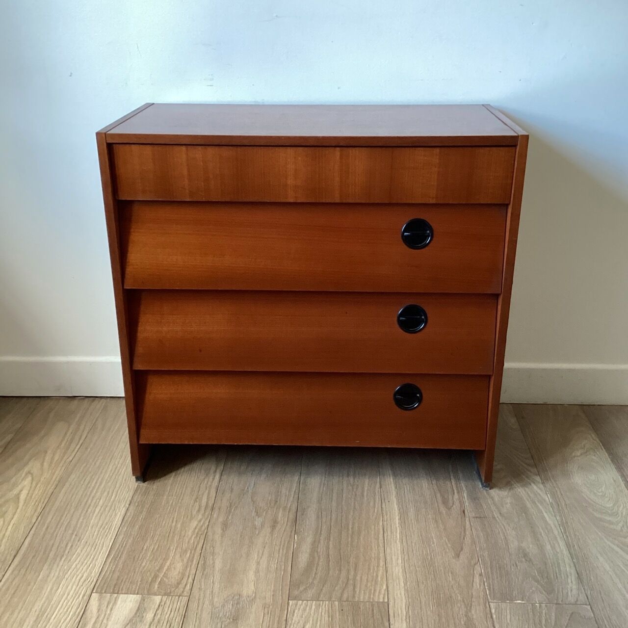 Shoe cabinet