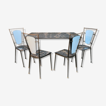 Table et chaises vintages en formica