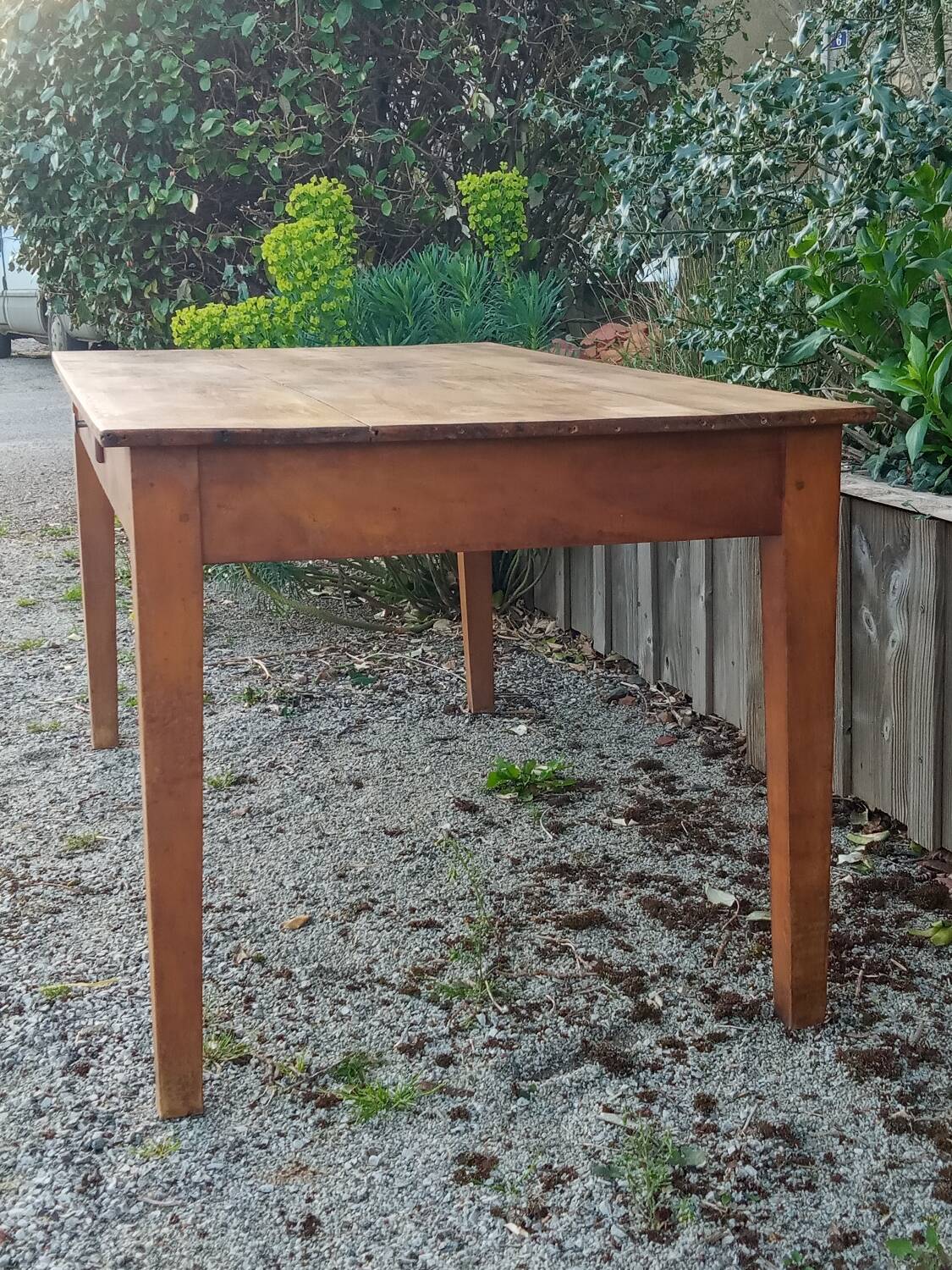 Farmhouse table for 4/6 people
