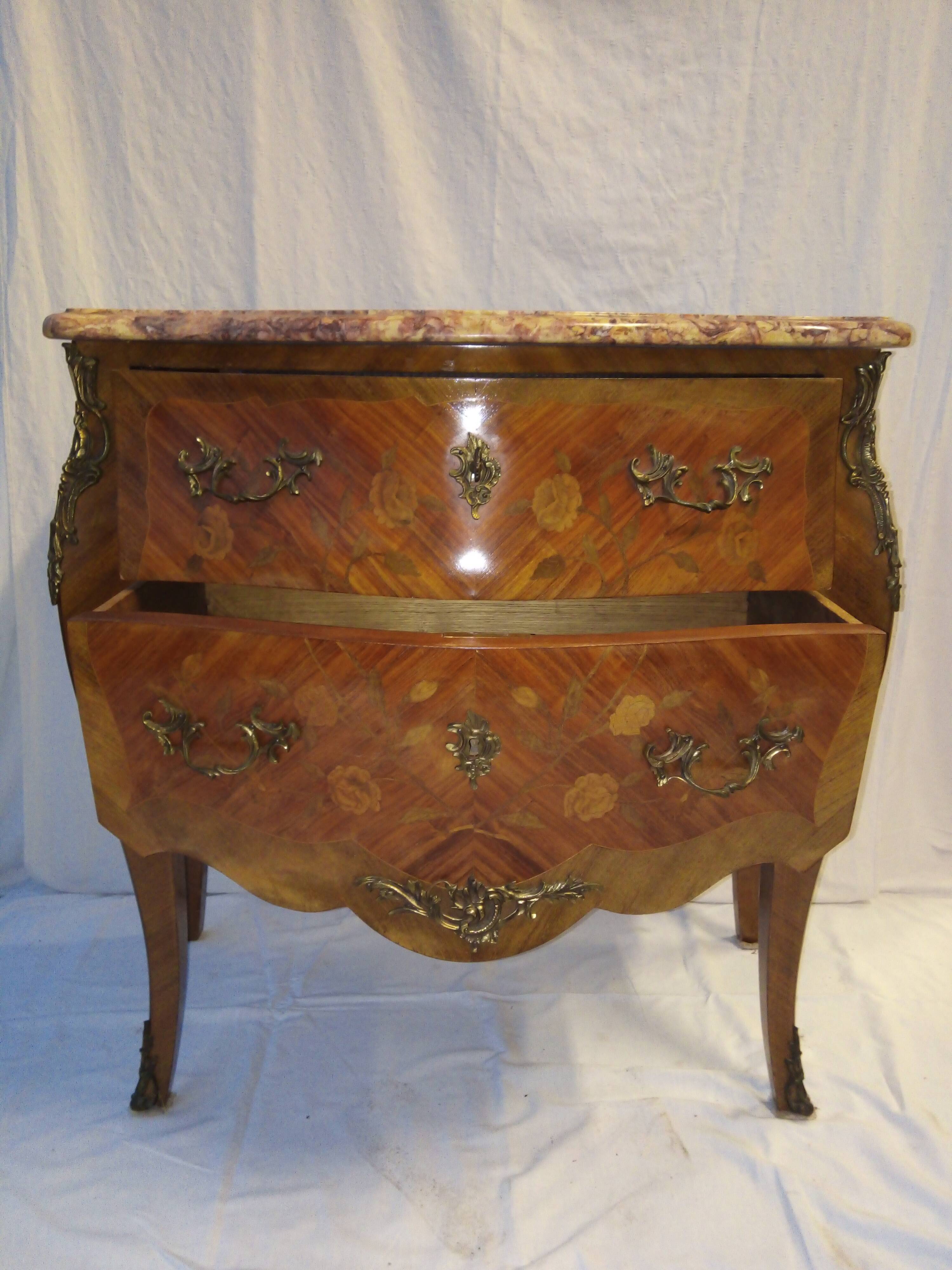 Comfortable curved Louis XVI style rosewood marquetry