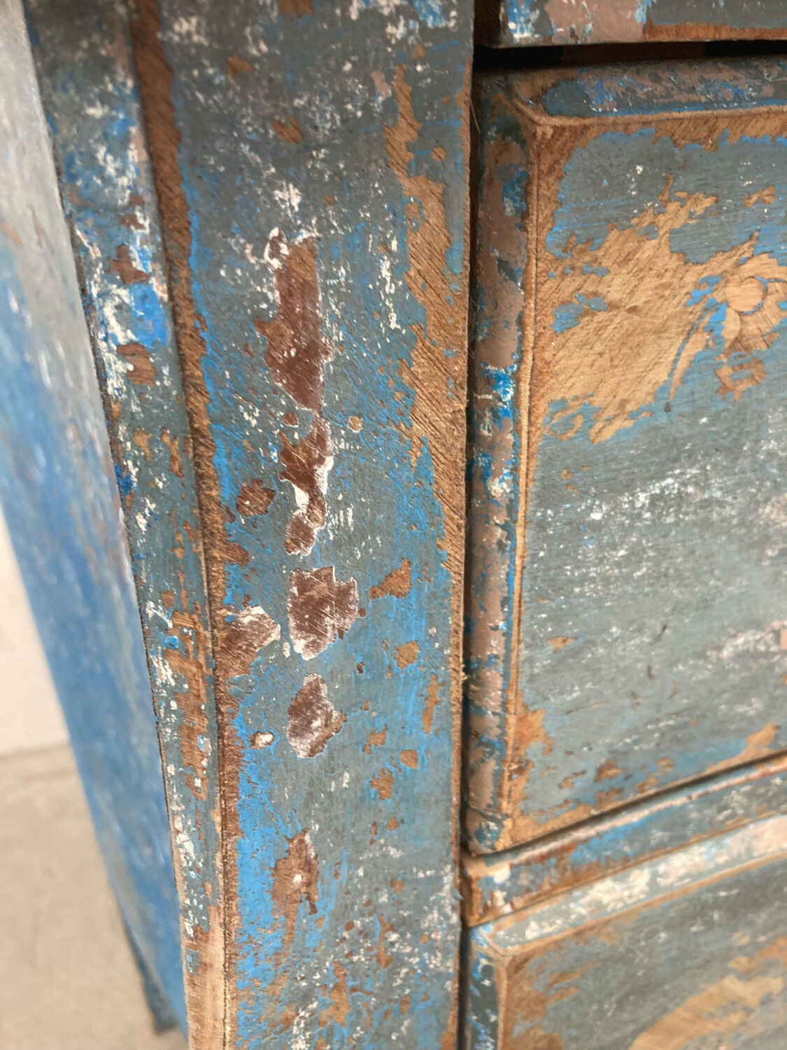 Ancienne commode bleu