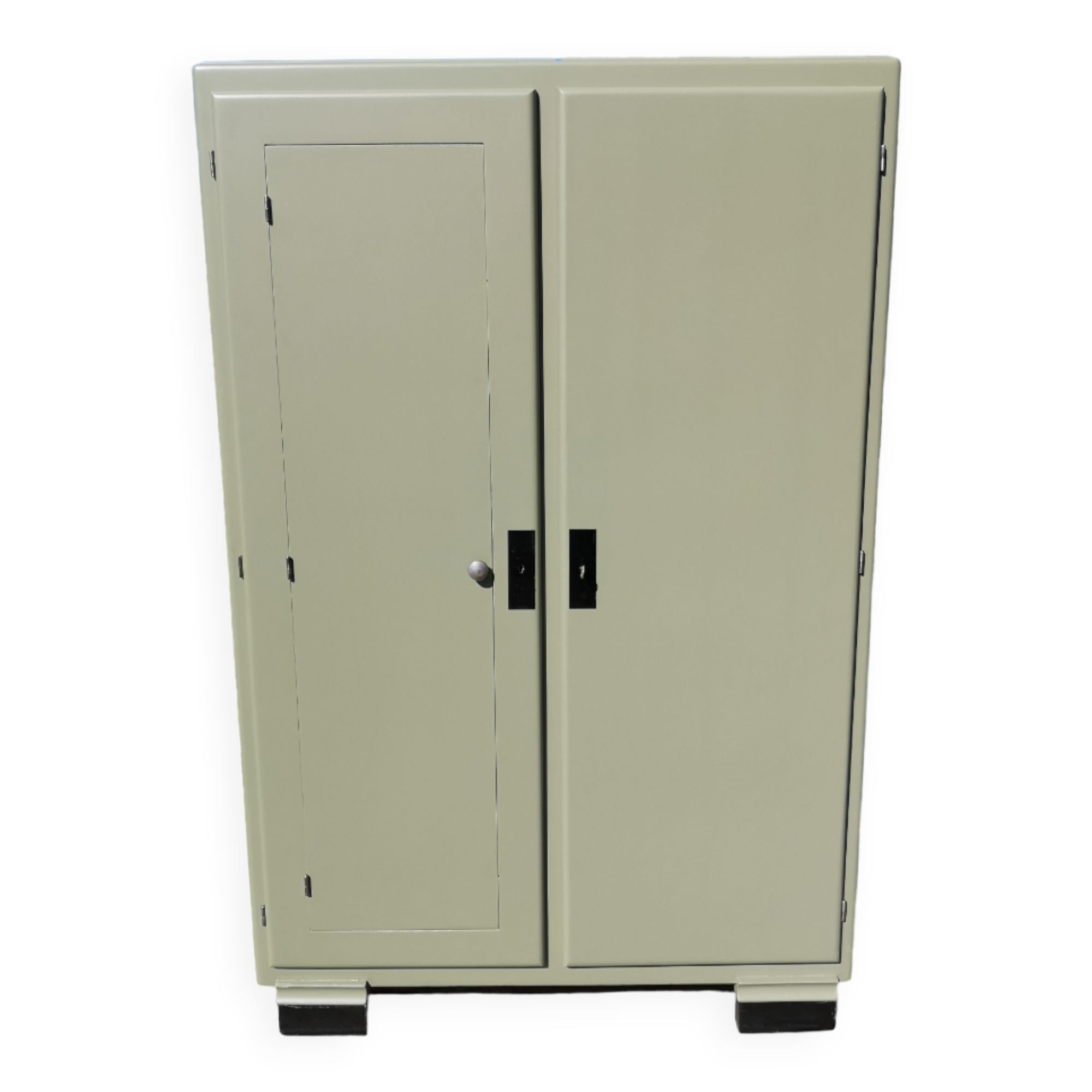 Renovated compact Mado buffet