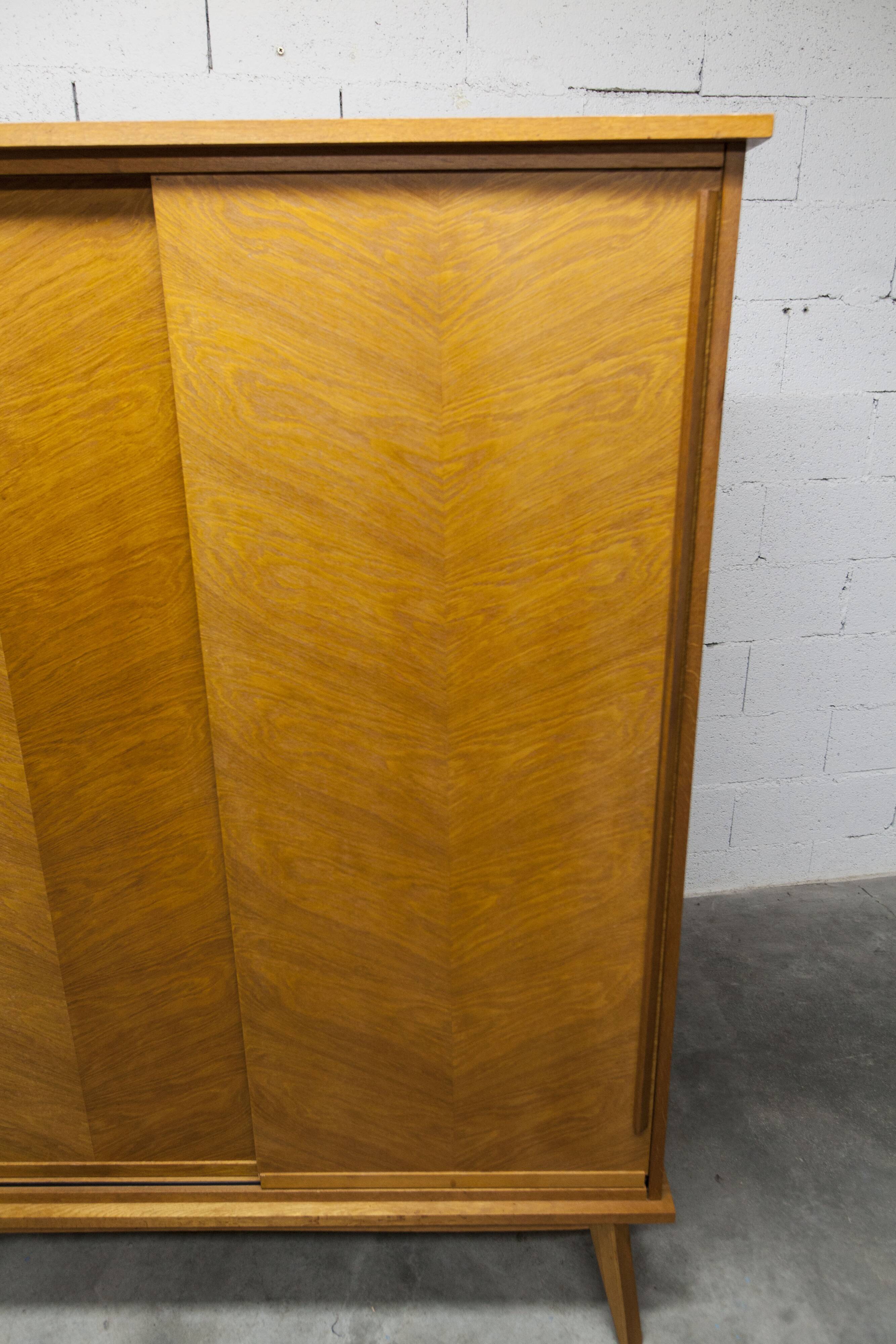 Armoire penderie 1950 pieds compas portes coulissantes plateau neuf