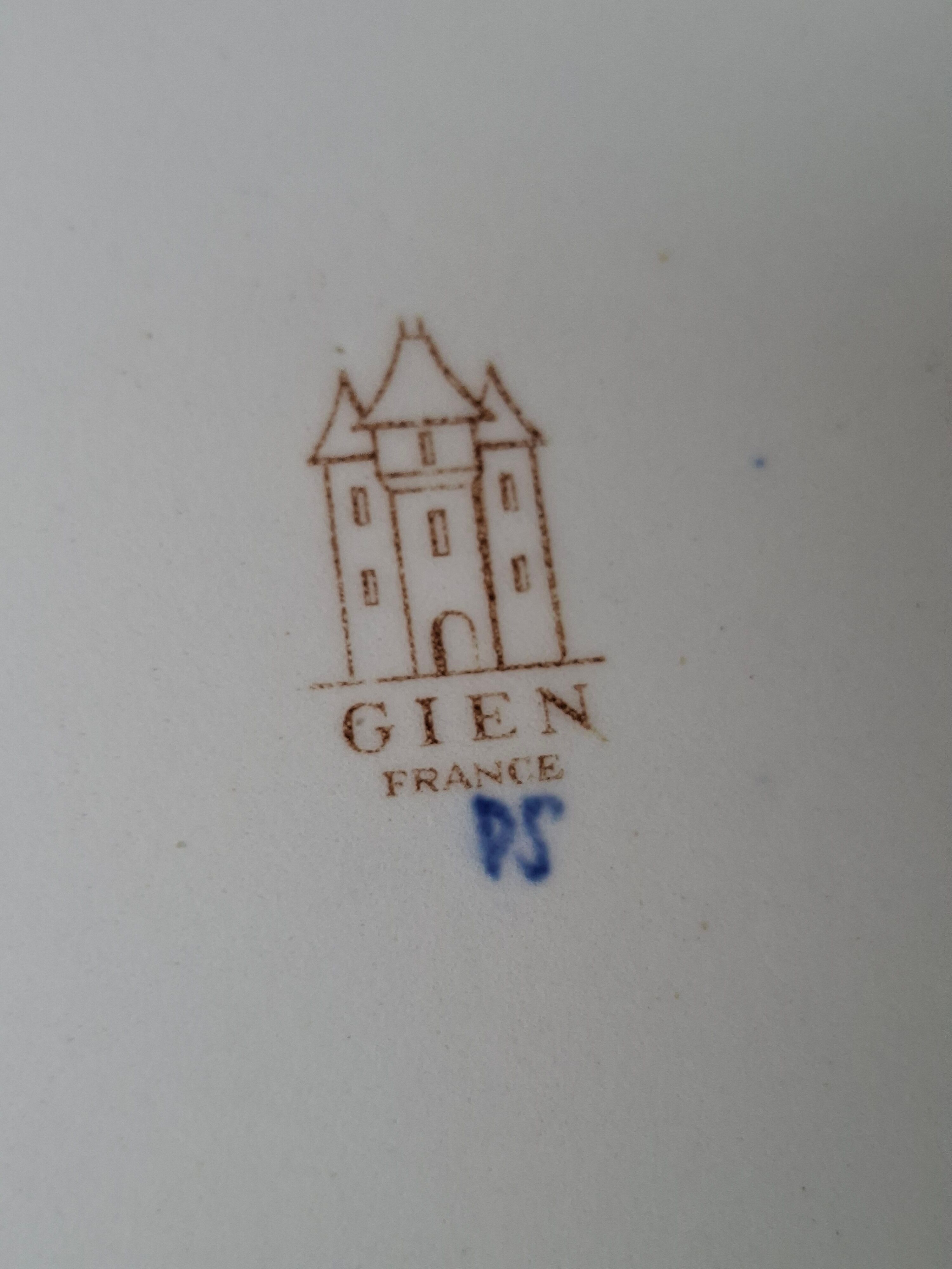 Square plate in Gien earthenware – Polychrome floral decoration