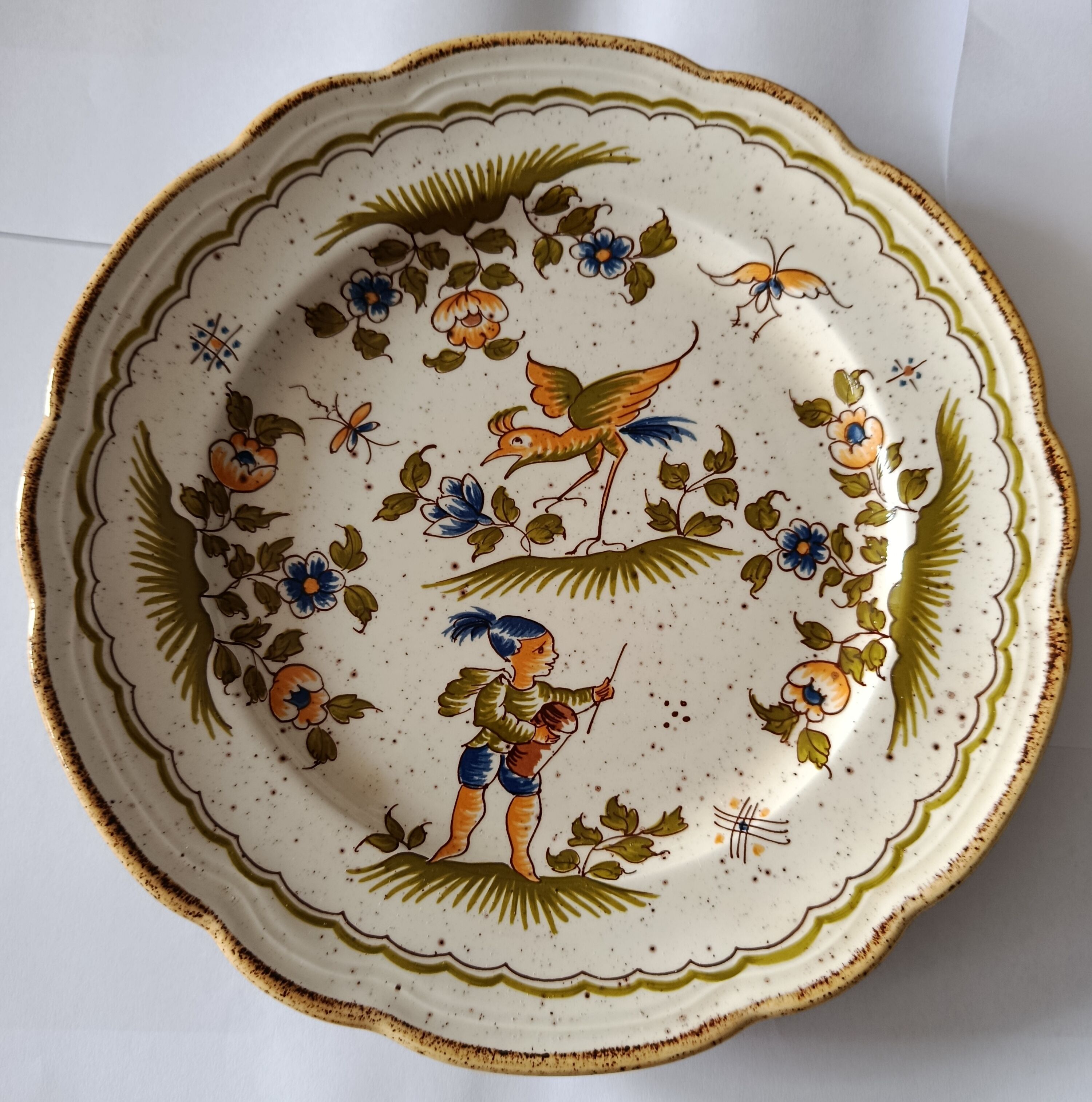 Vase and plates Old Moustiers