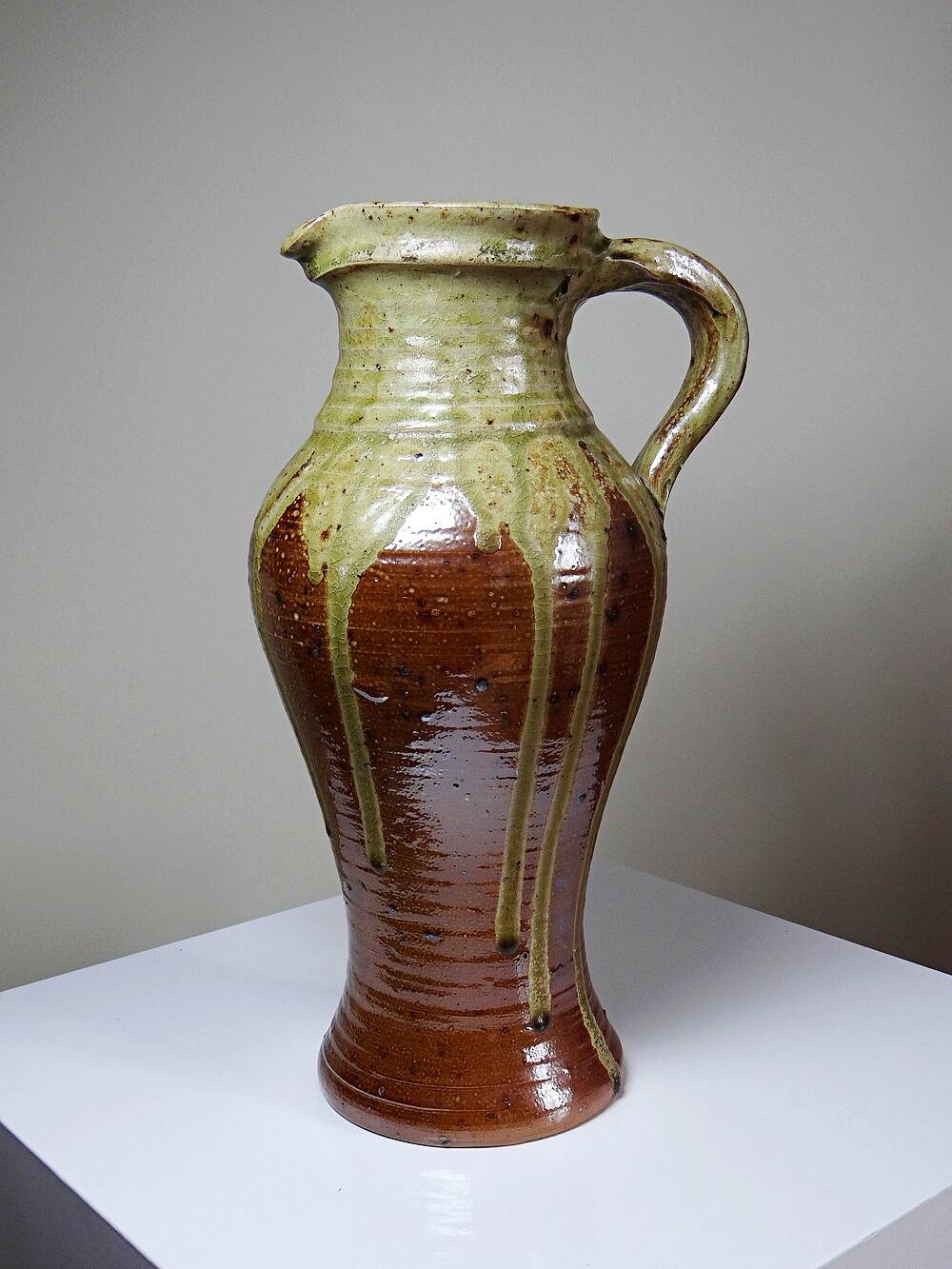 Impressive stoneware jug from the 60s-70s with Japanese ash glaze.