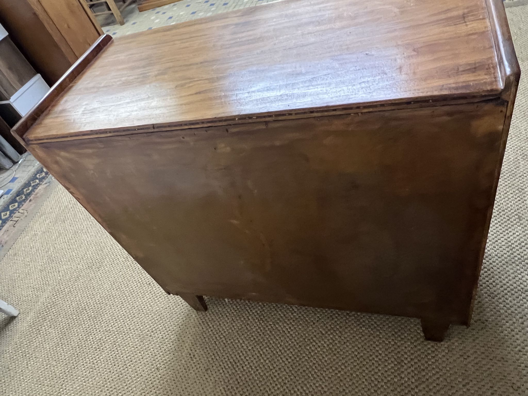 Small storage cabinet / chest of drawers