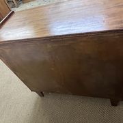 Small storage cabinet / chest of drawers