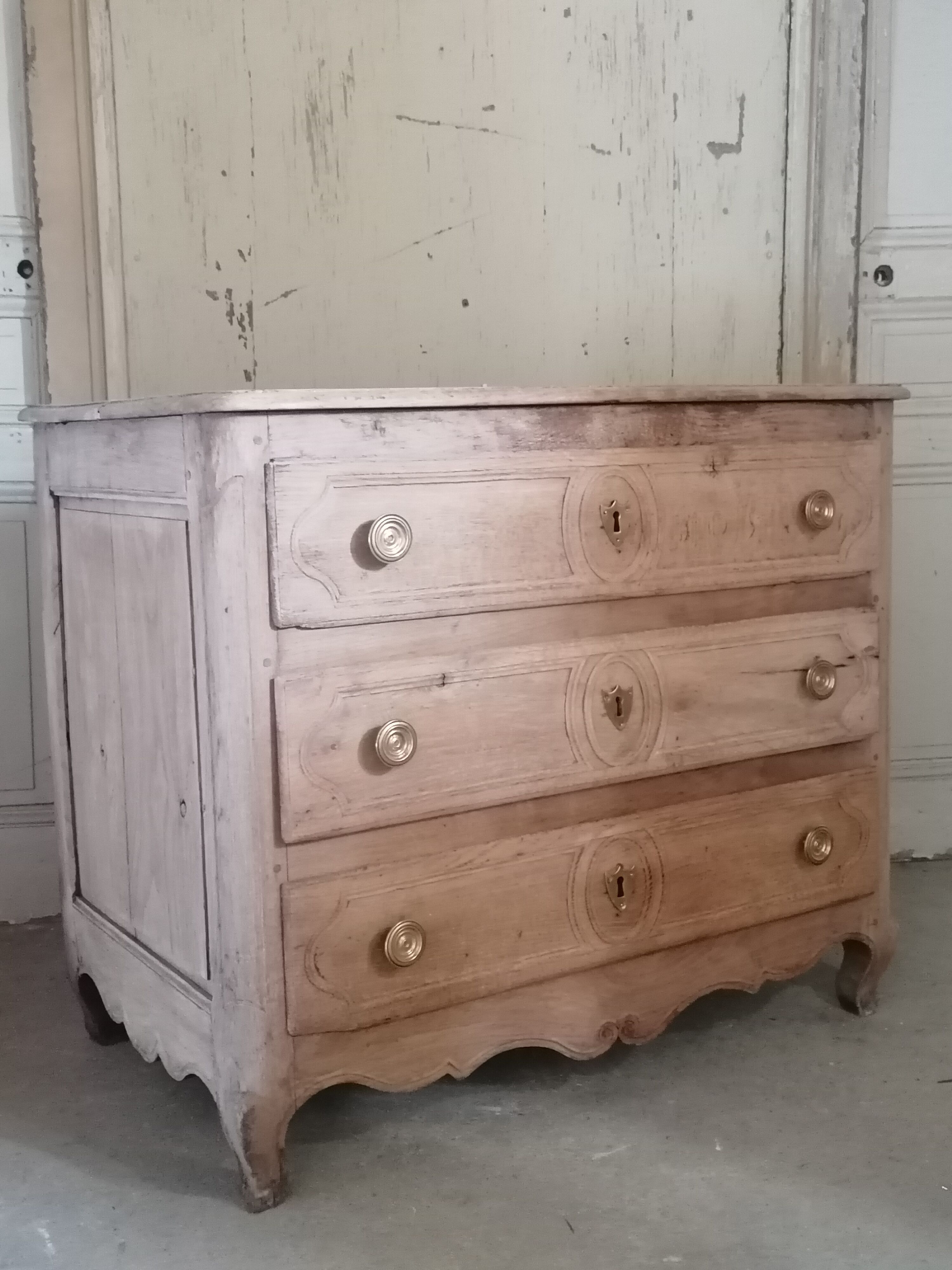 Chest of drawers early nineteenth century in light oak