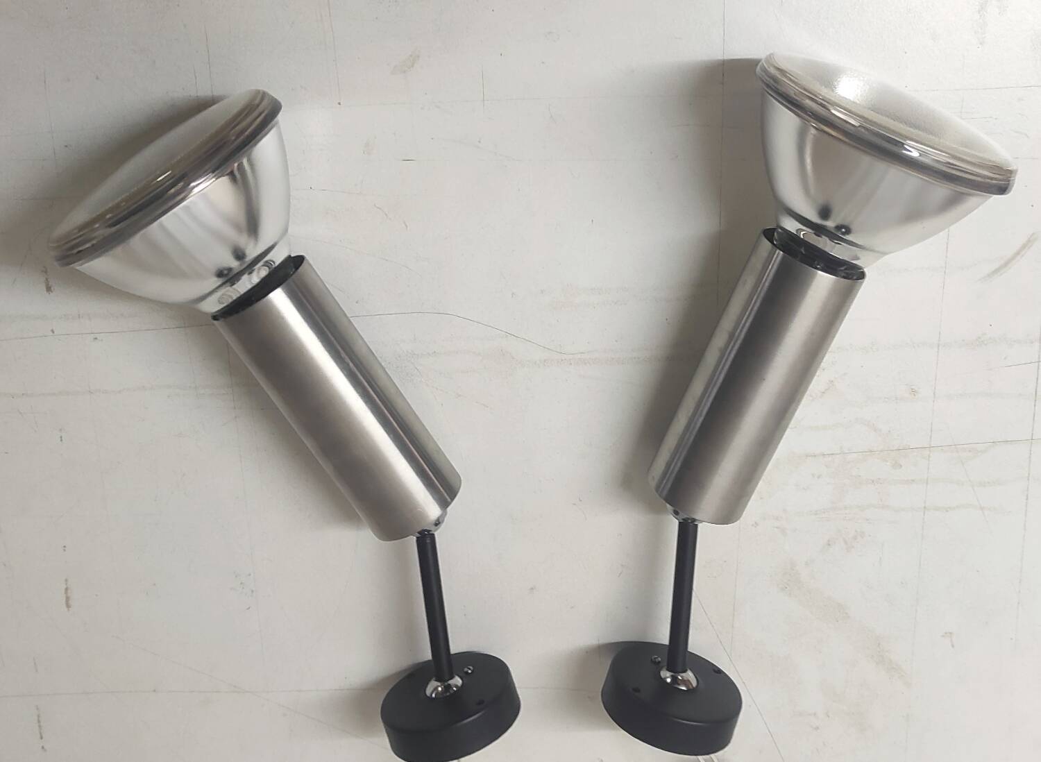 Wall lights - duo of articulated spots in chrome and black metal - 1970s