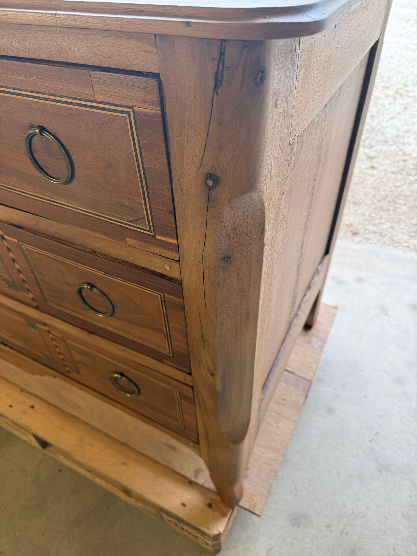 Pantaloon Chest