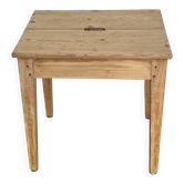 Petite table basse en bois massif