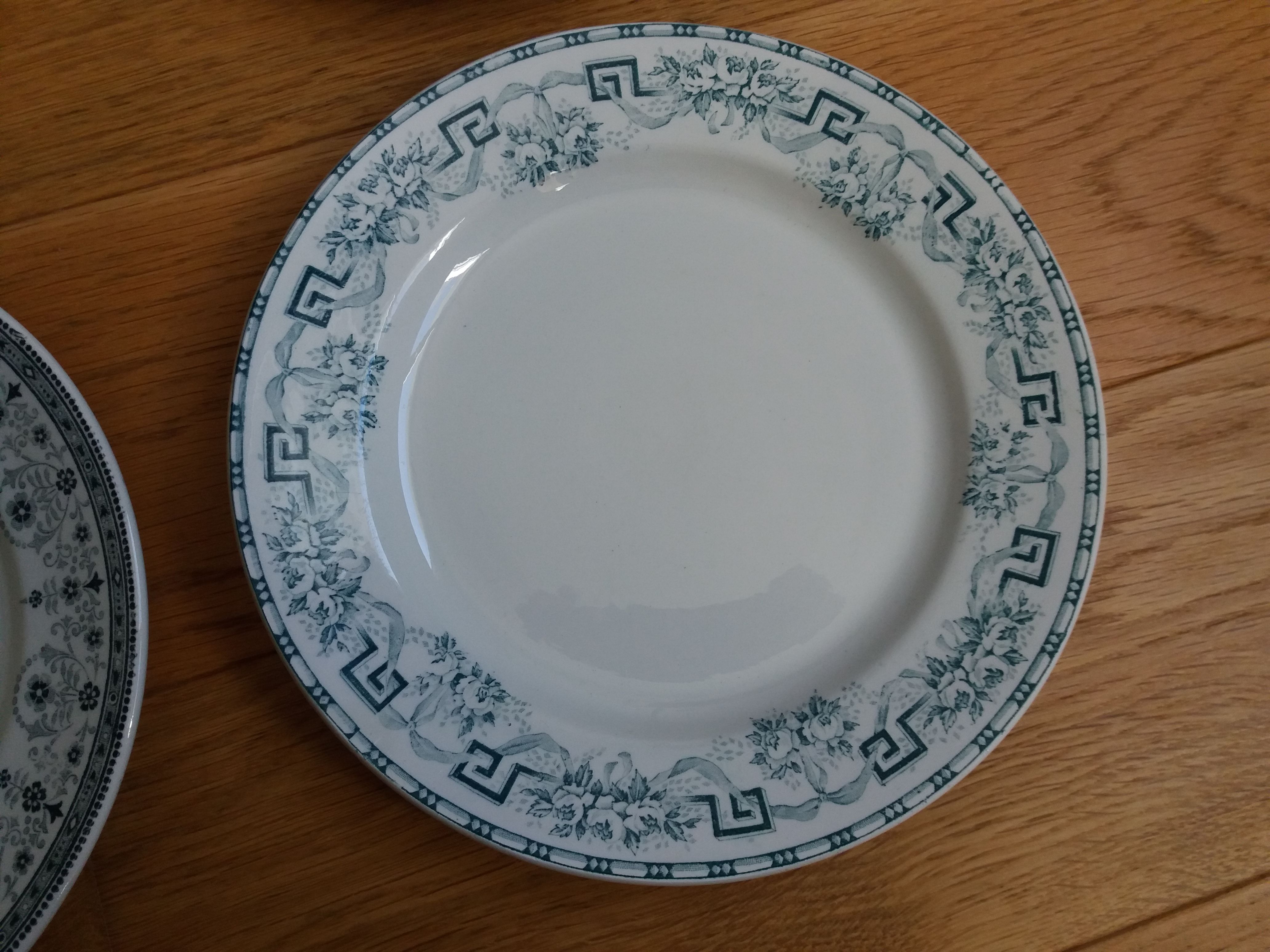 4 mismatched flat plates Terre de fer Moulin des Loups and Hamage