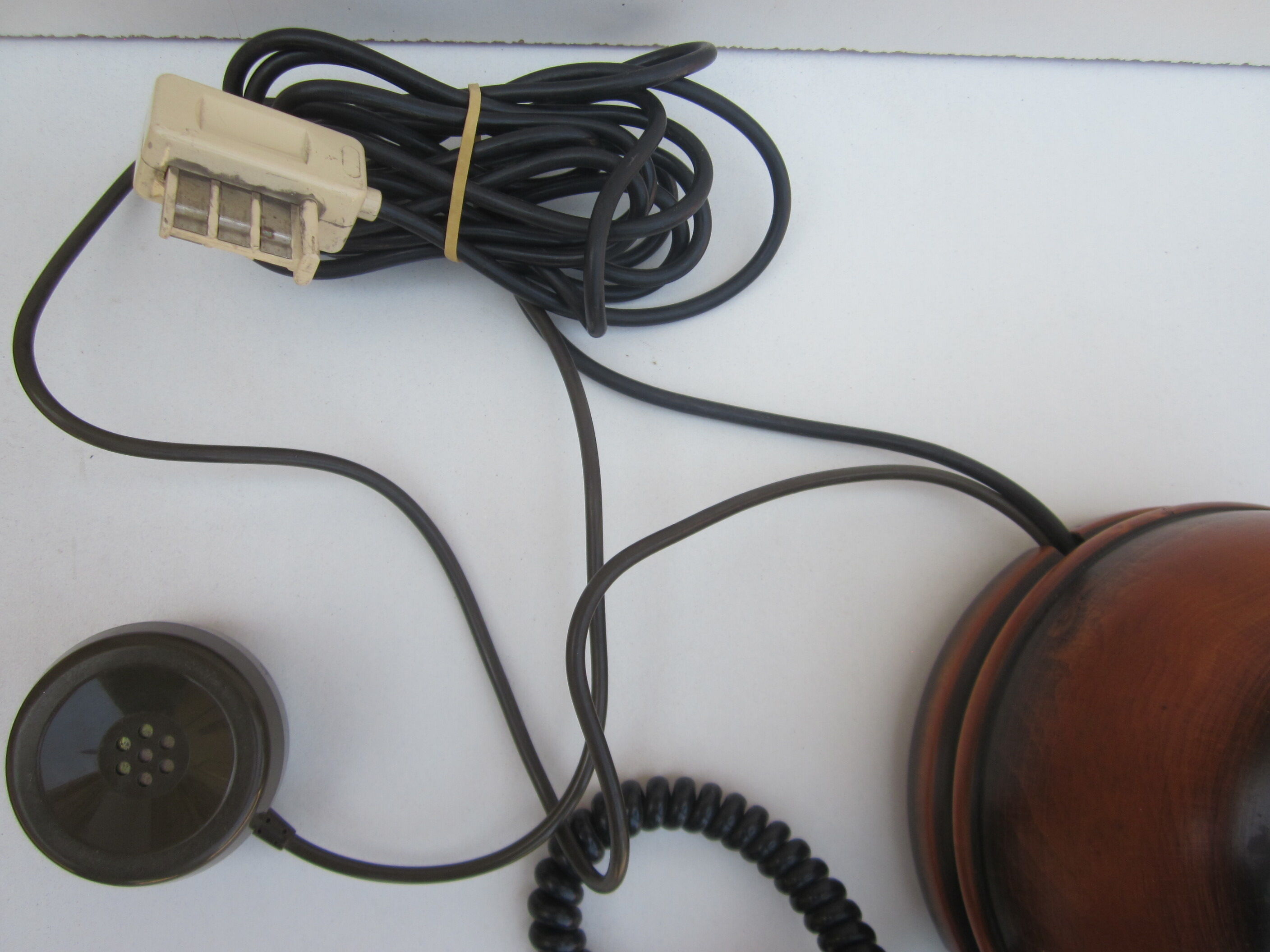 Reproduction of an old telephone in the early 1900s