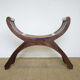 Chaise curule en bois et cannage