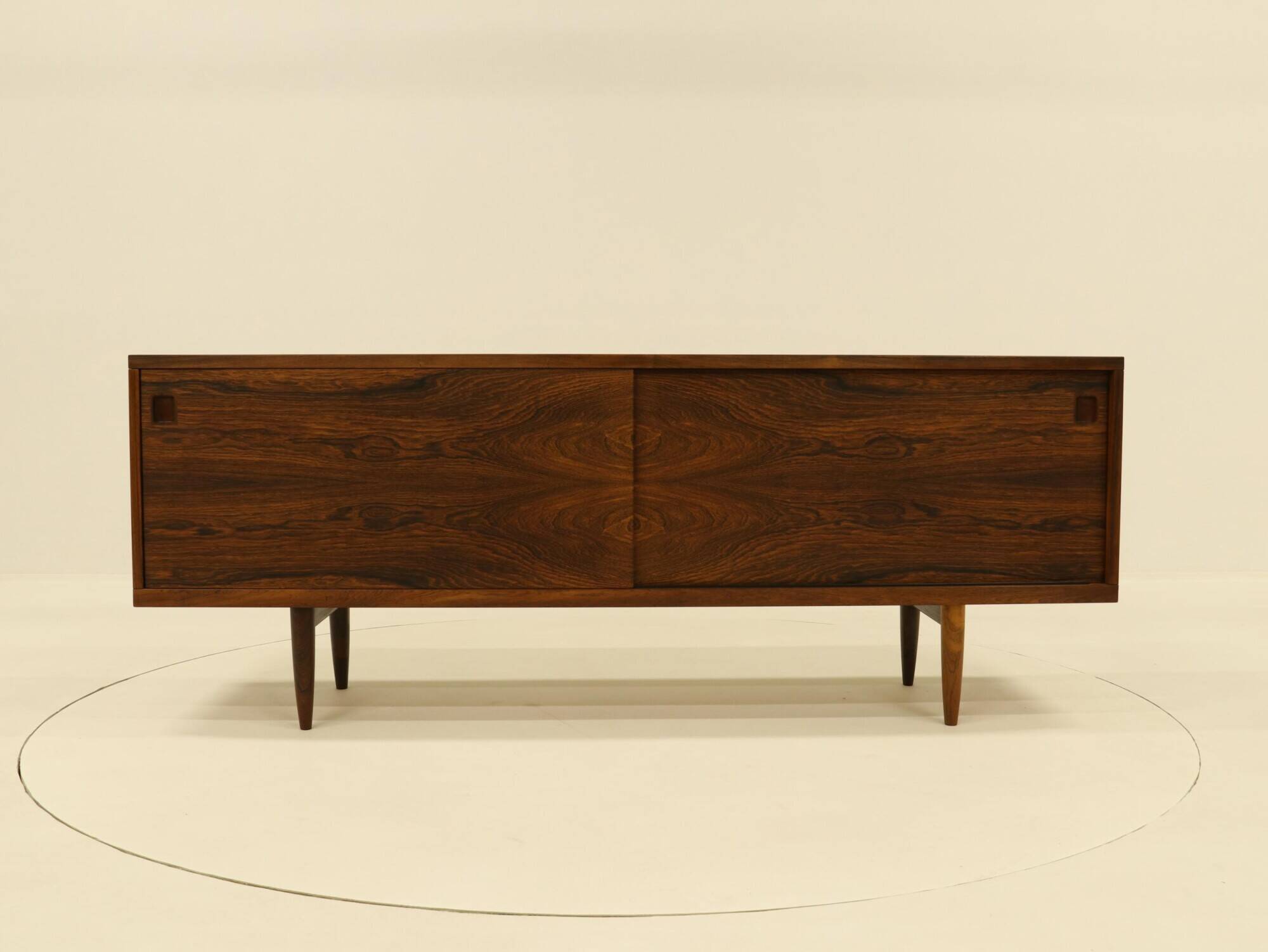 Buffet en palissandre modèle 20 de Niels Otto Møller