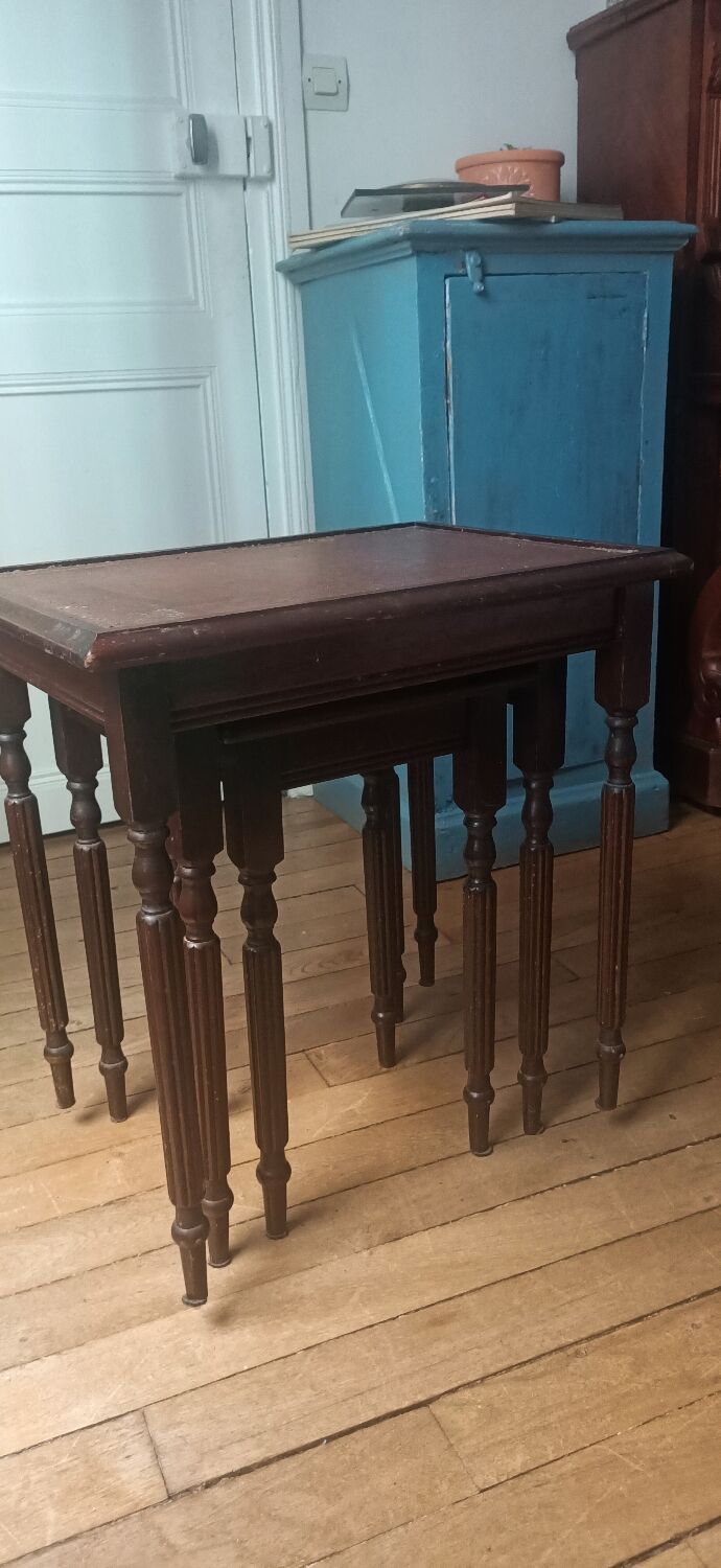 Wood and leather nesting table
