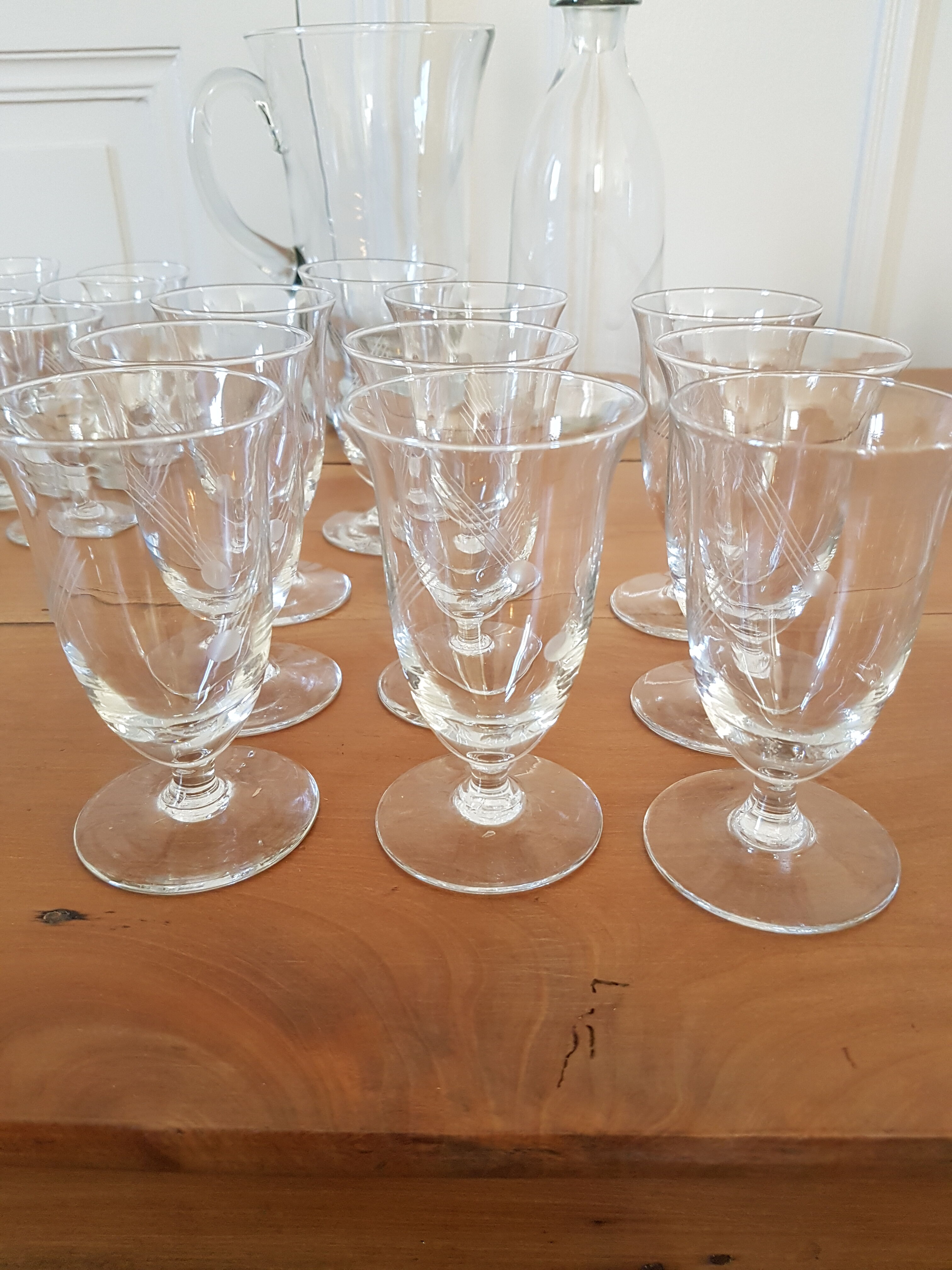 Service verres, carafe et pichet 33 pièces