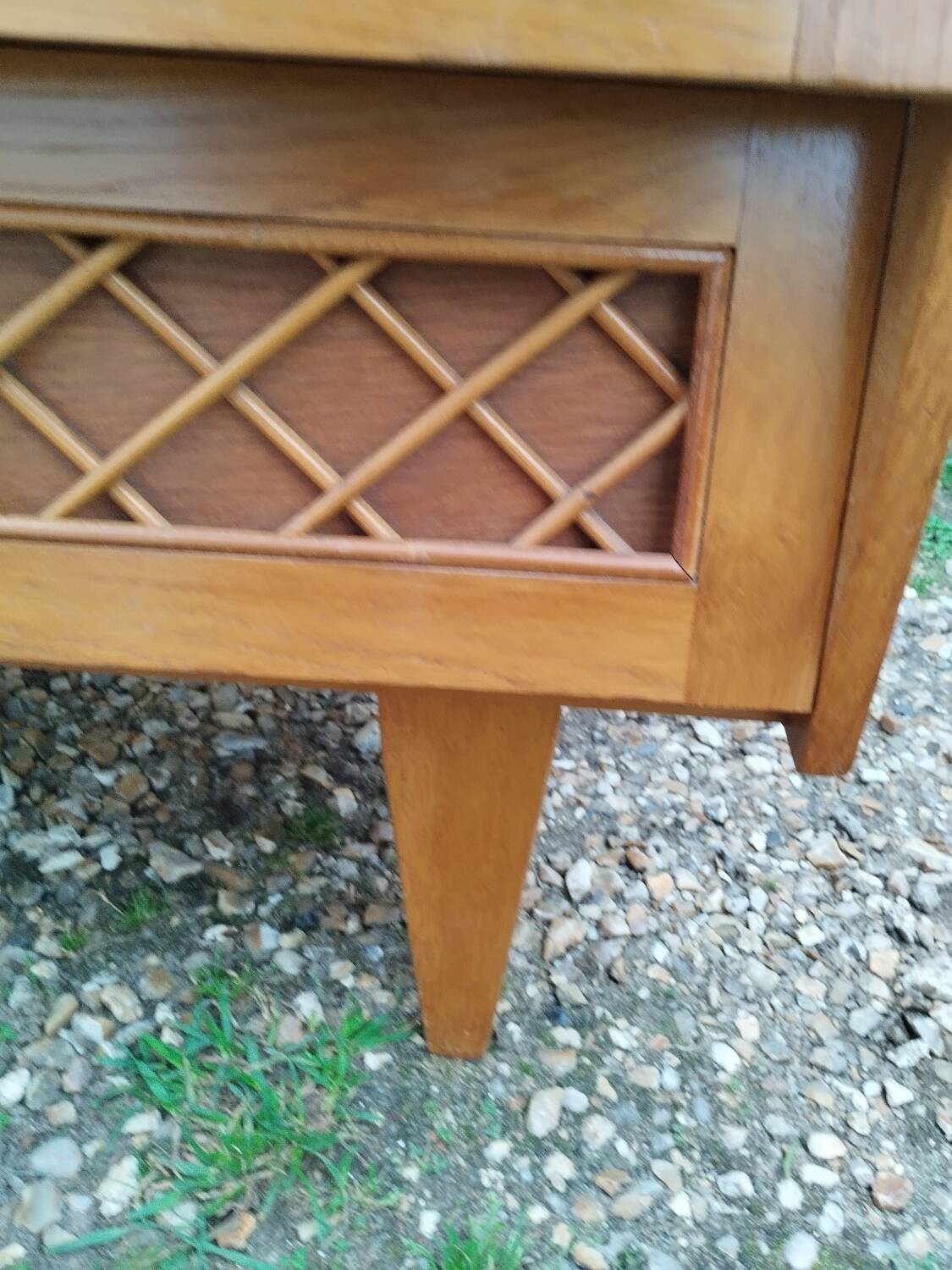 Commode en rotin ancien vintage pieds compas