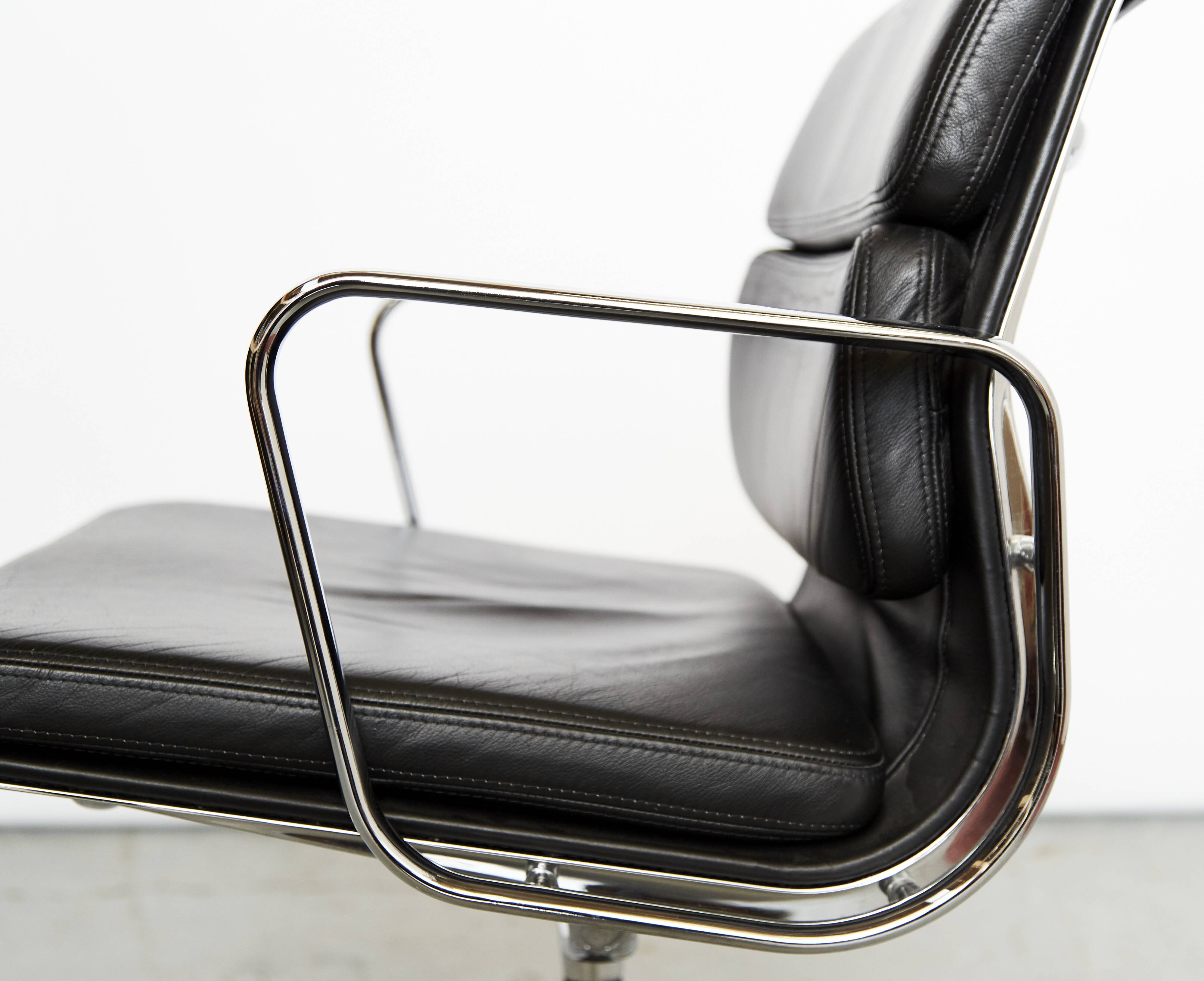 Charles & Ray Eames Chair EA 208 Chair for Vitra