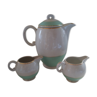 Teapot with milk pots