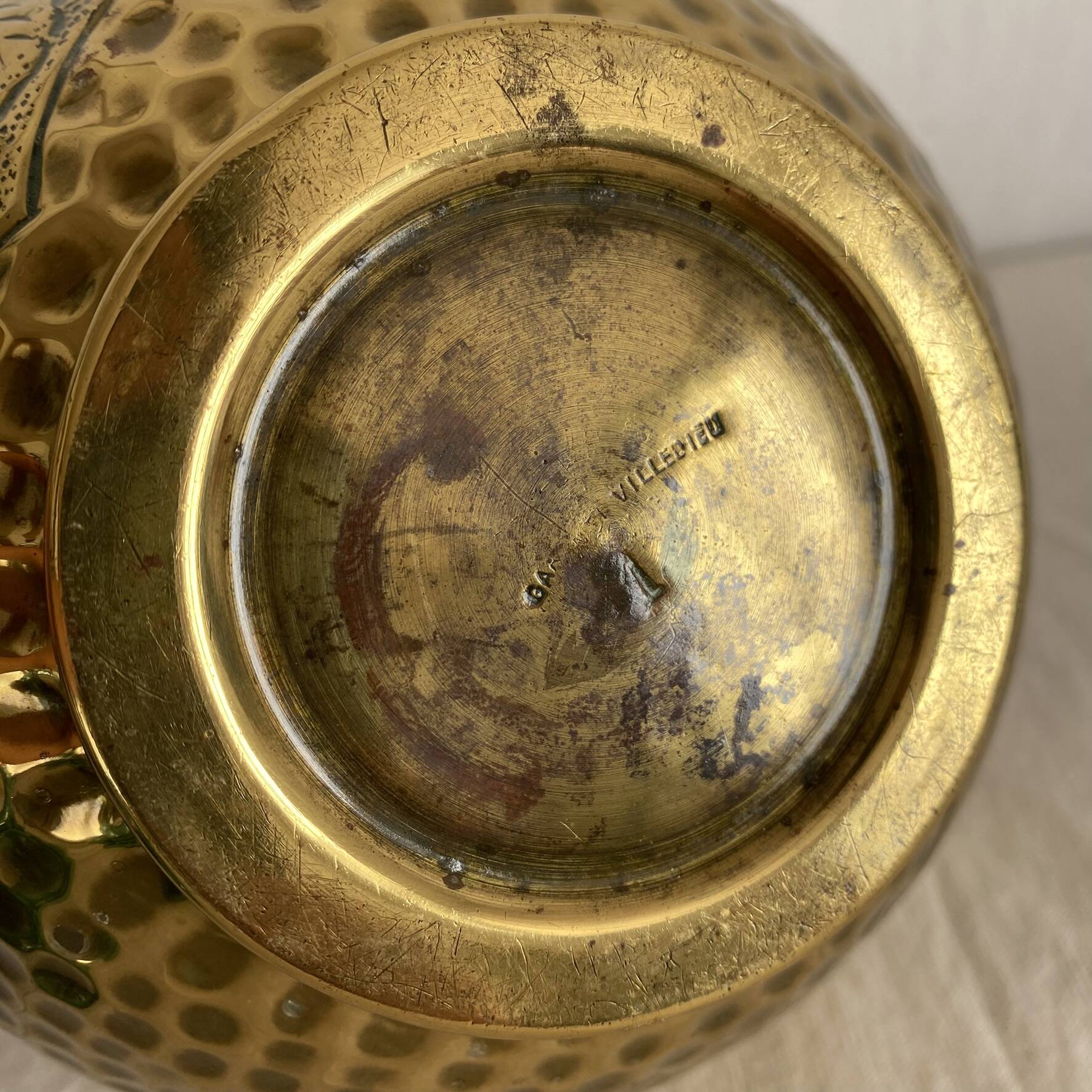 Brass cache pot Villedieu with chestnut decoration