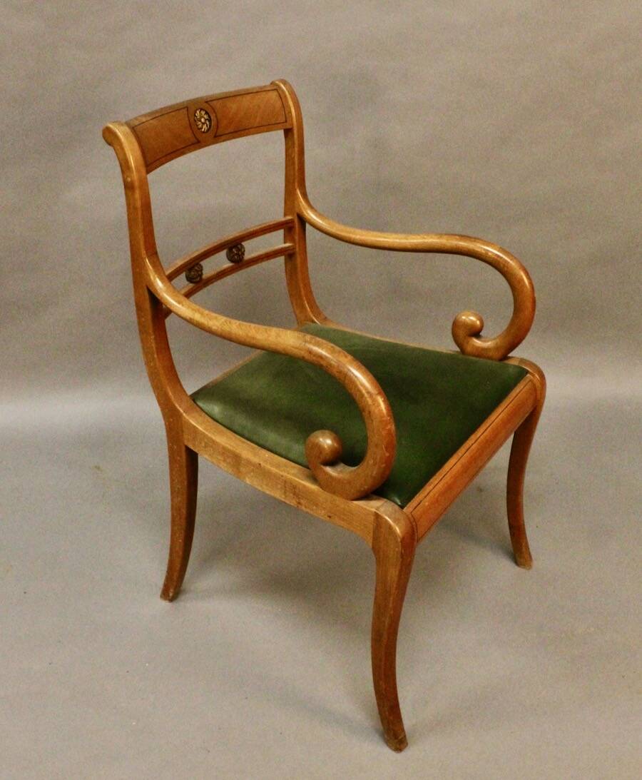 Bureau plat en merisier et son fauteuil