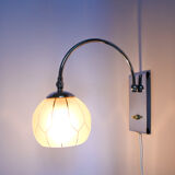 Lampe en chrome et en verre rose art déco