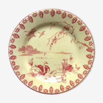 Assiette plate Art Nouveau en rose, porcelaine, modèle Cygnes de GIEN