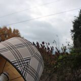 Lampe en céramique blanche à abat-jour tartan – style cosy et intemporel