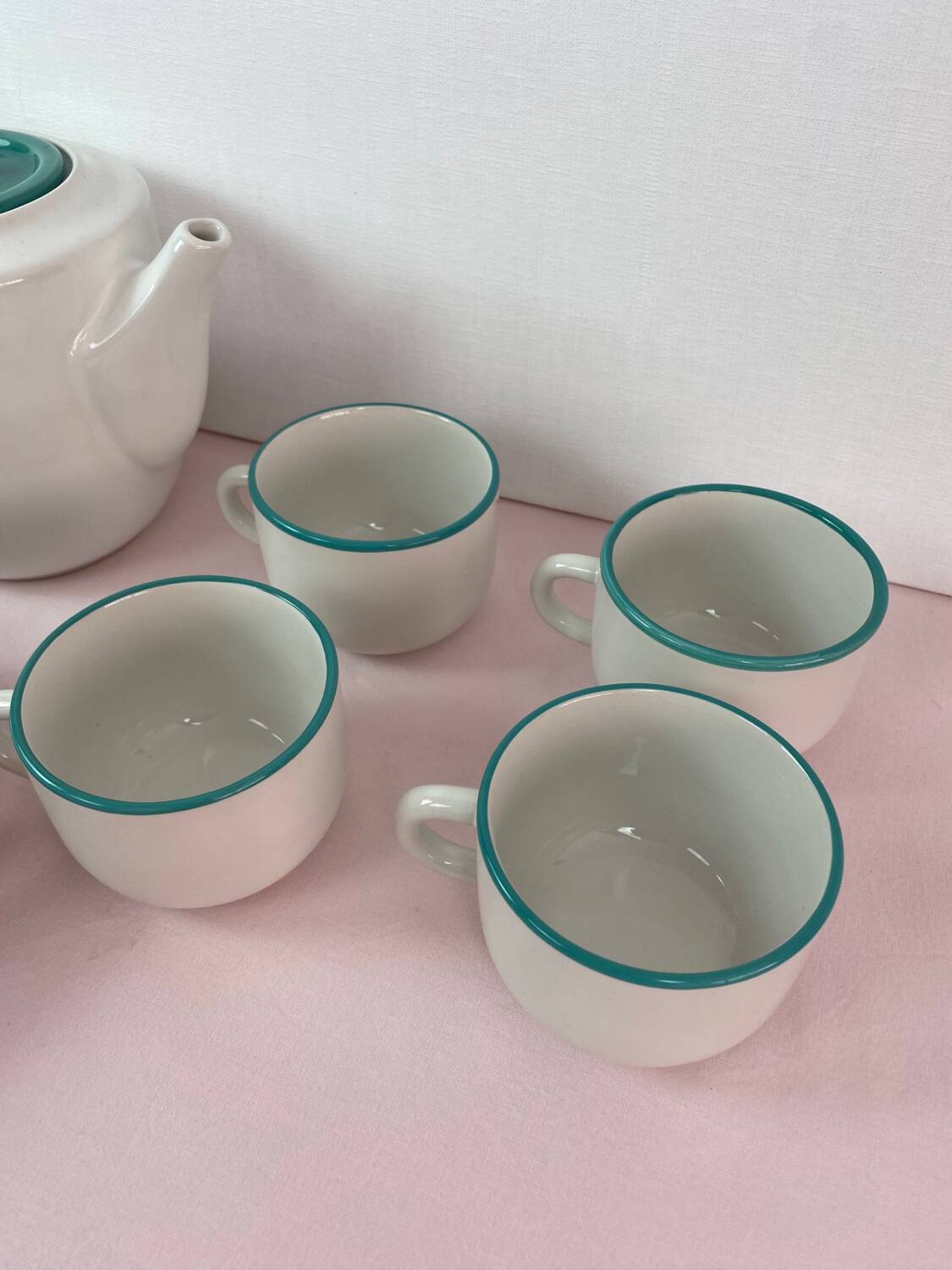 Vintage white and green service