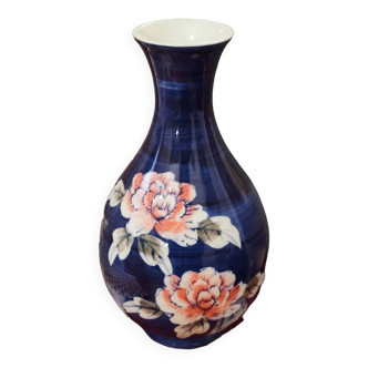 Vase en porcelaine bleu, décor floral