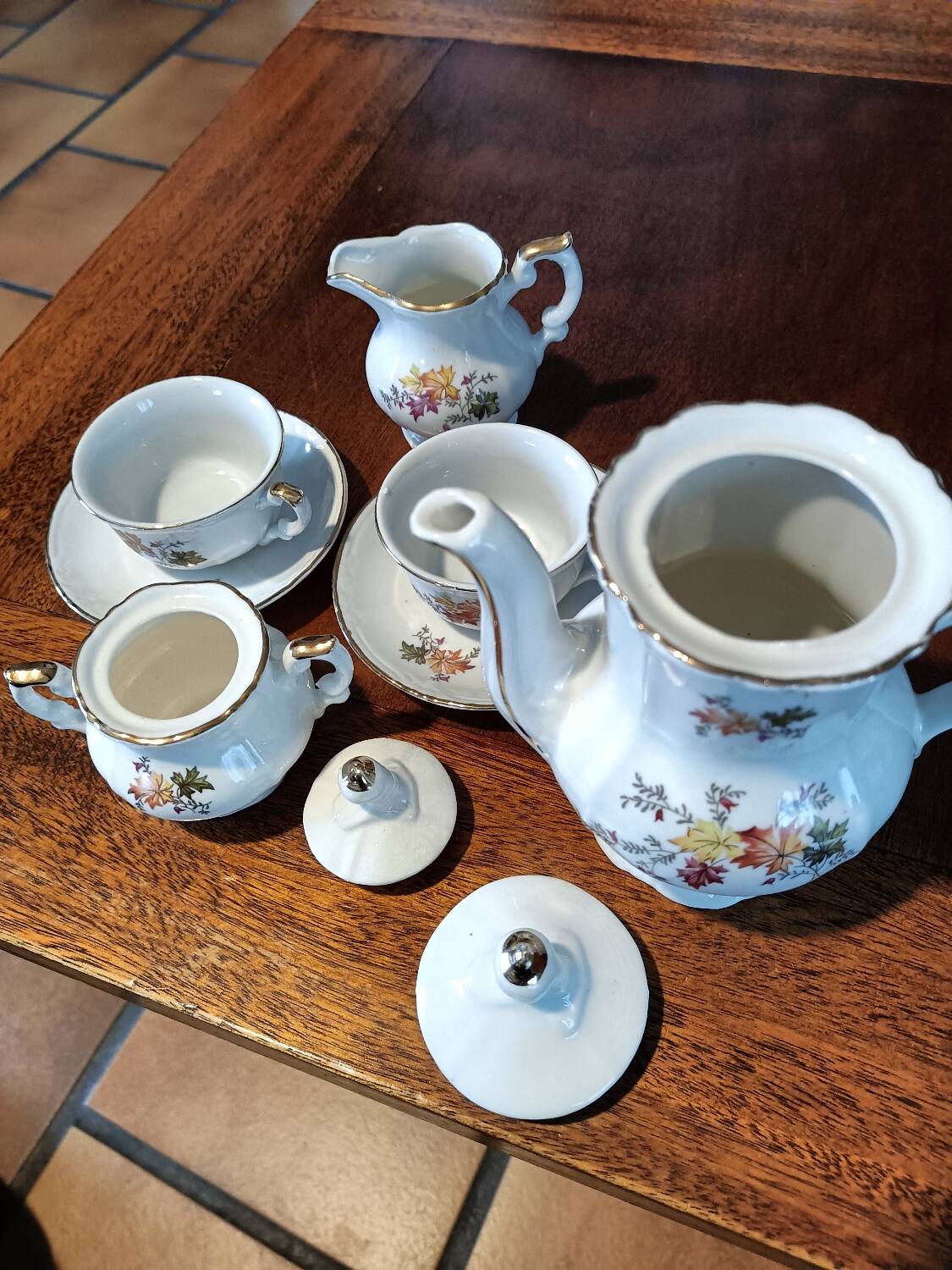 Dînette en porcelaine